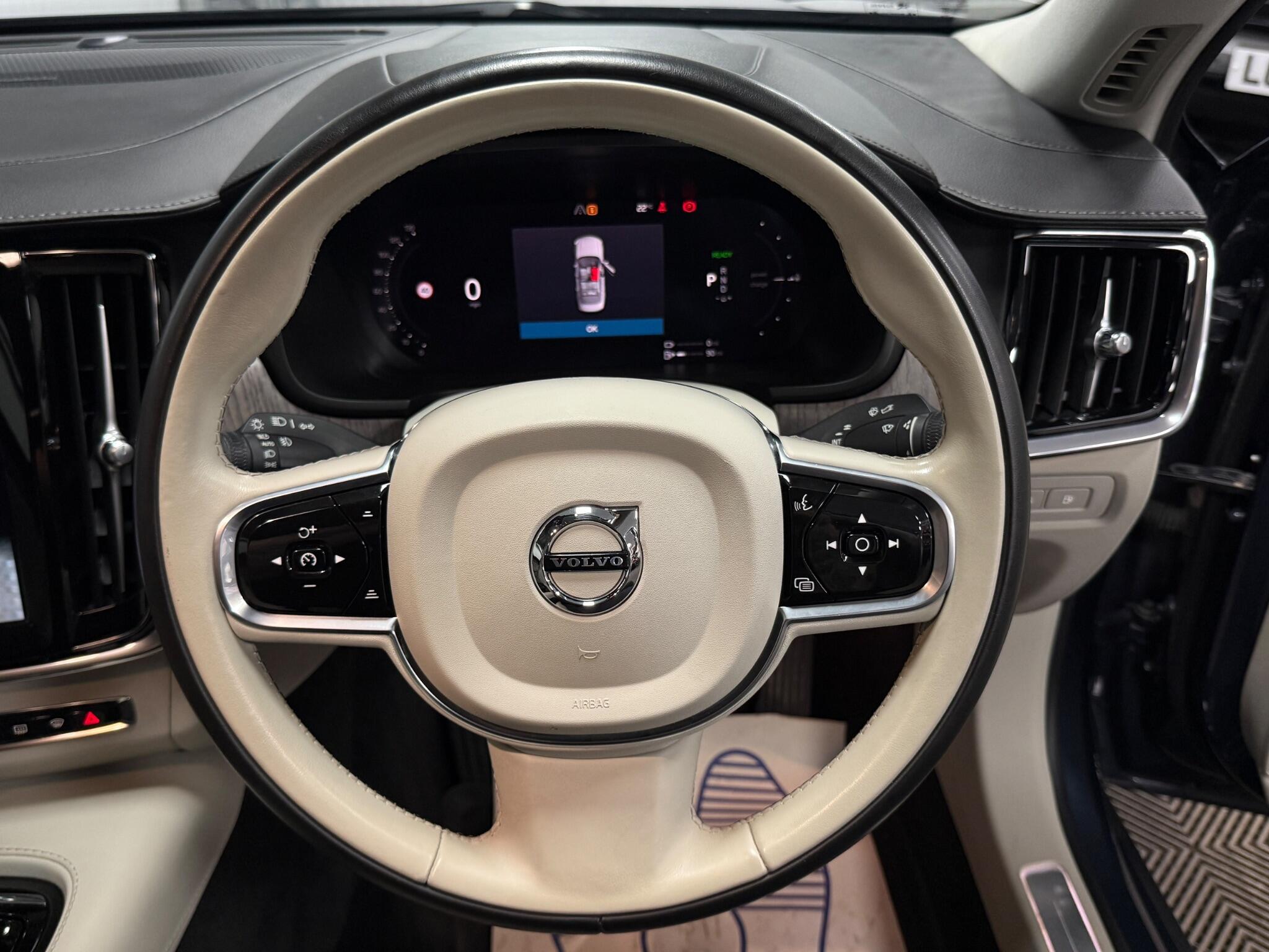 Volvo S90 view 17
