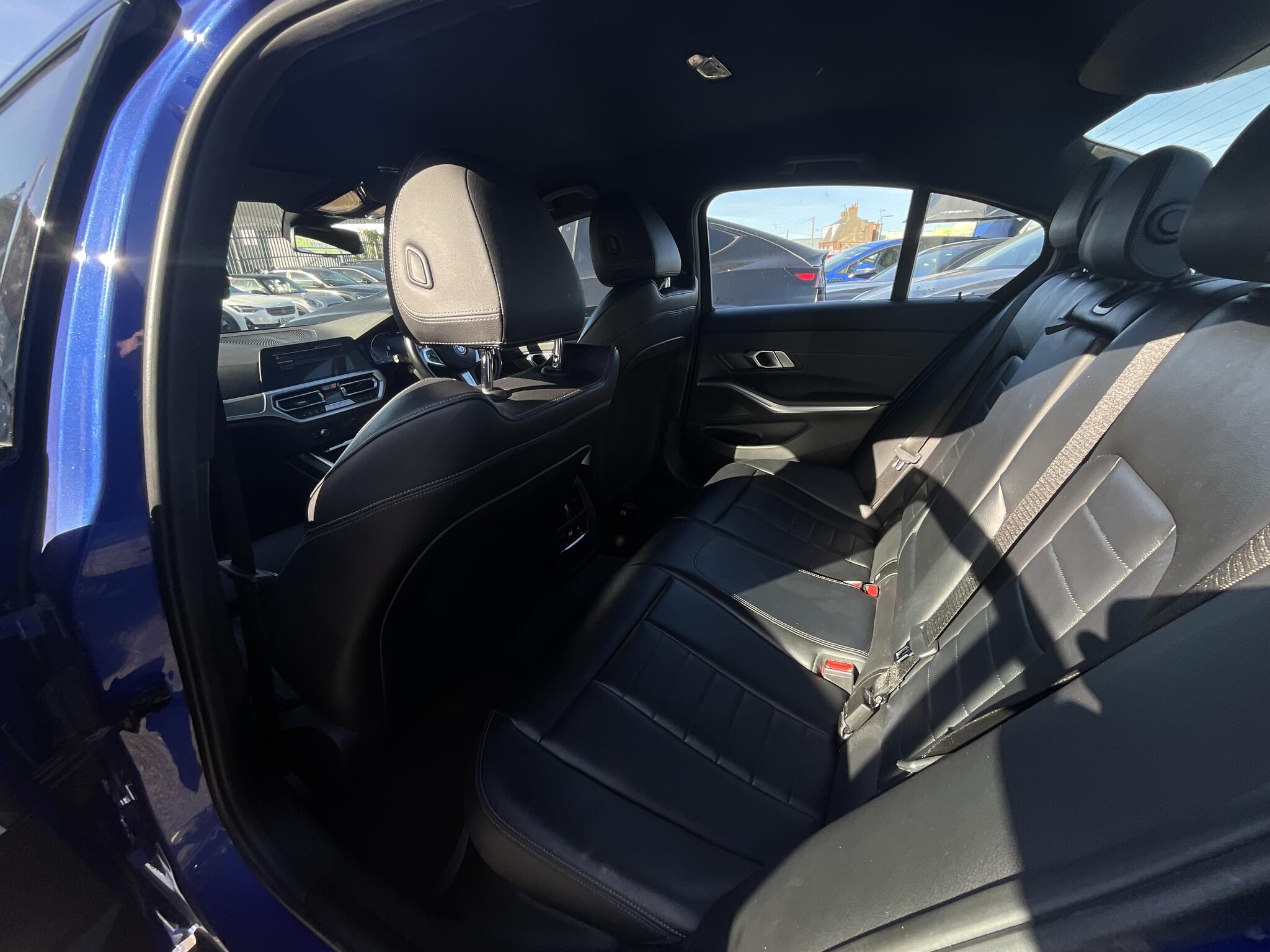 BMW 3 Series view 10