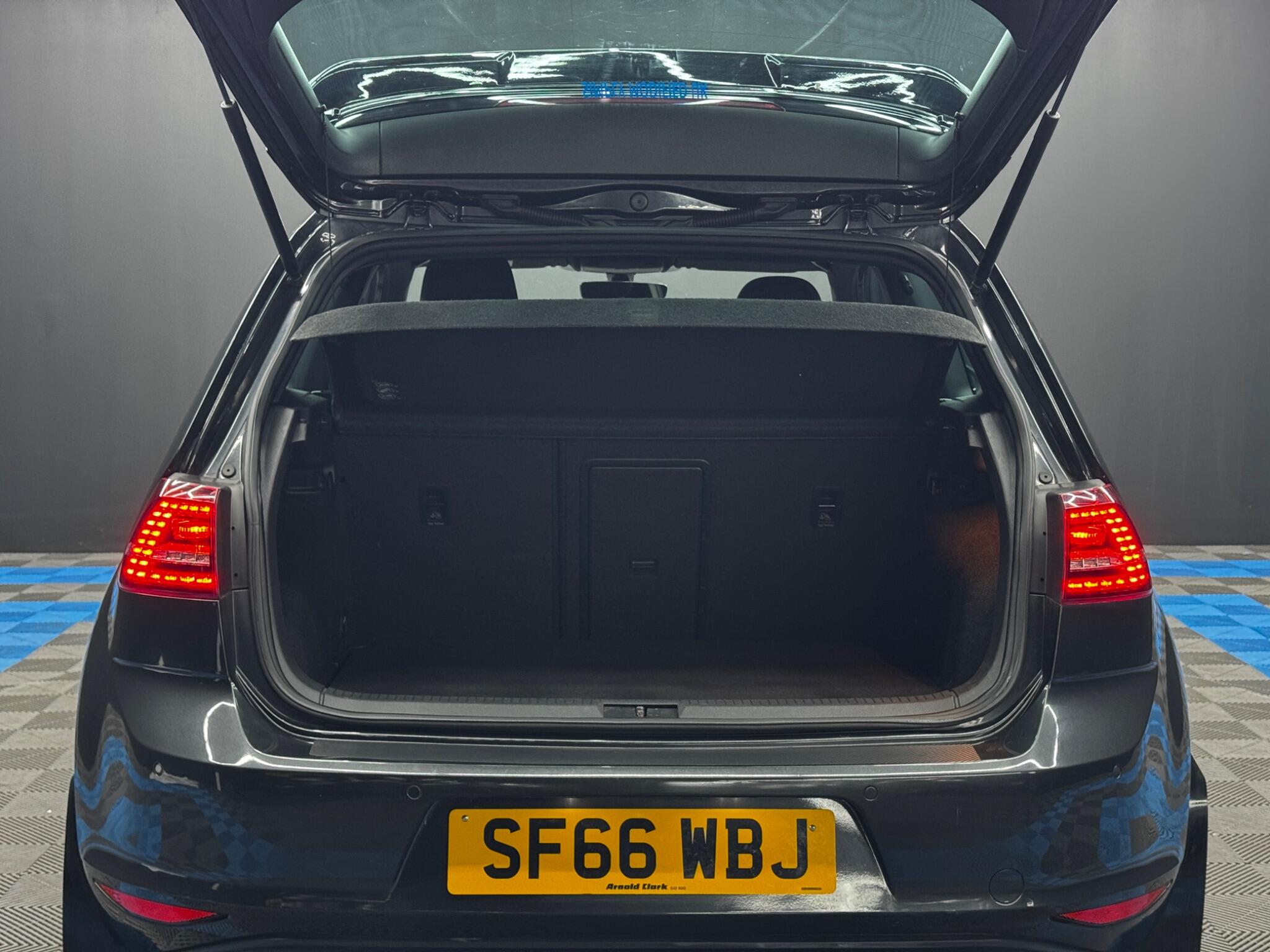 Volkswagen Golf view 36