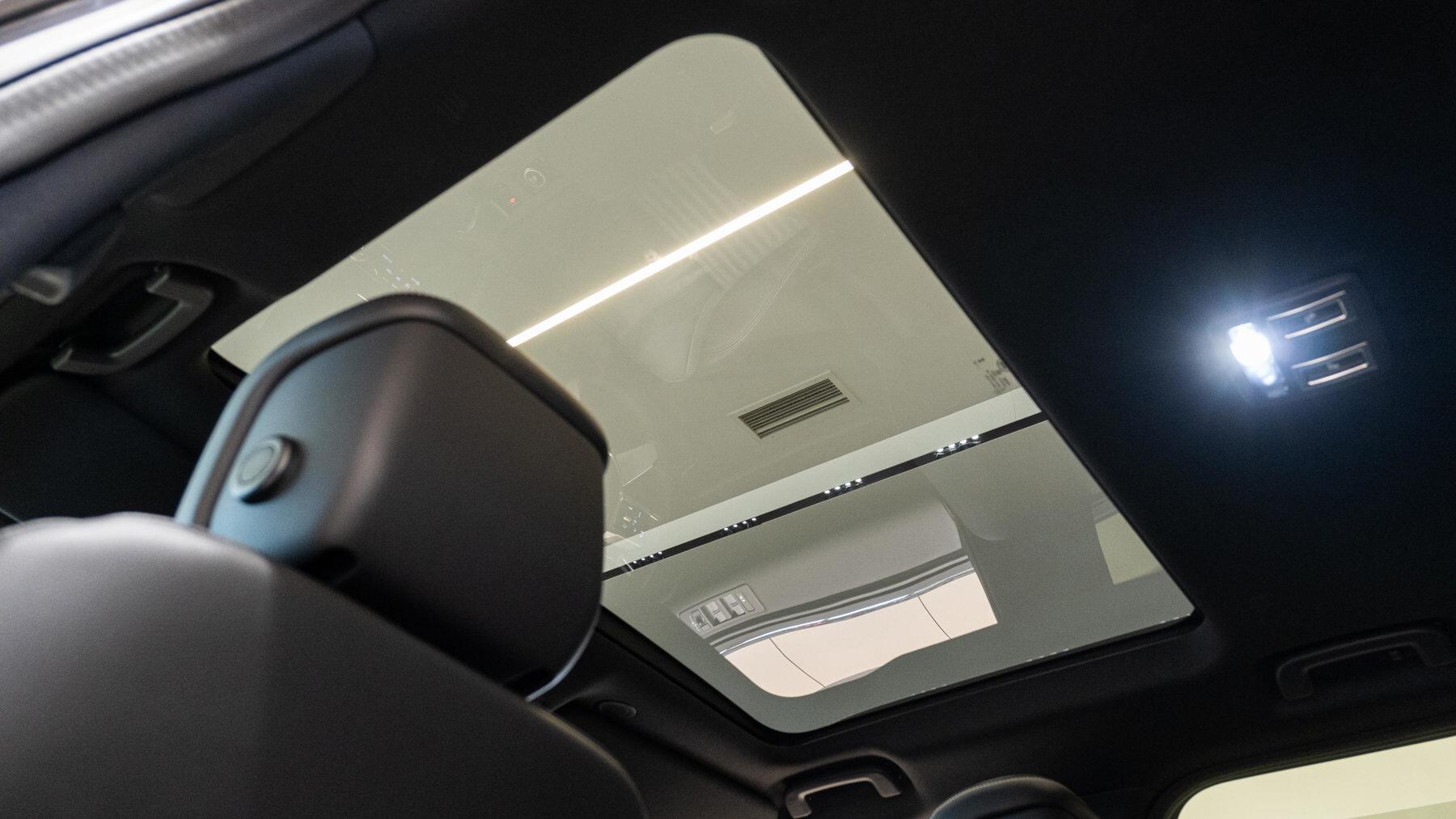 Land Rover Discovery view 18