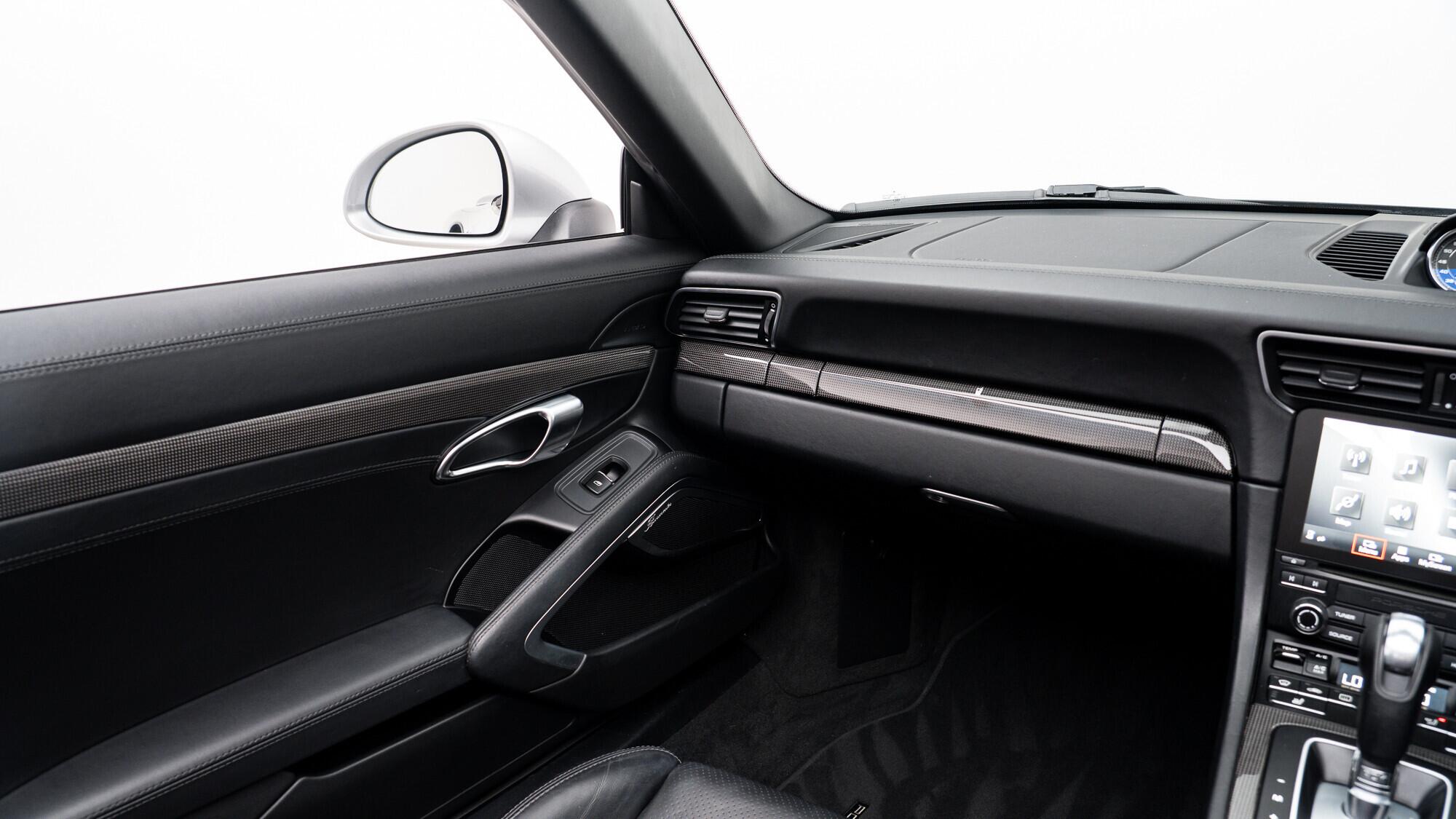 Porsche 911 view 32