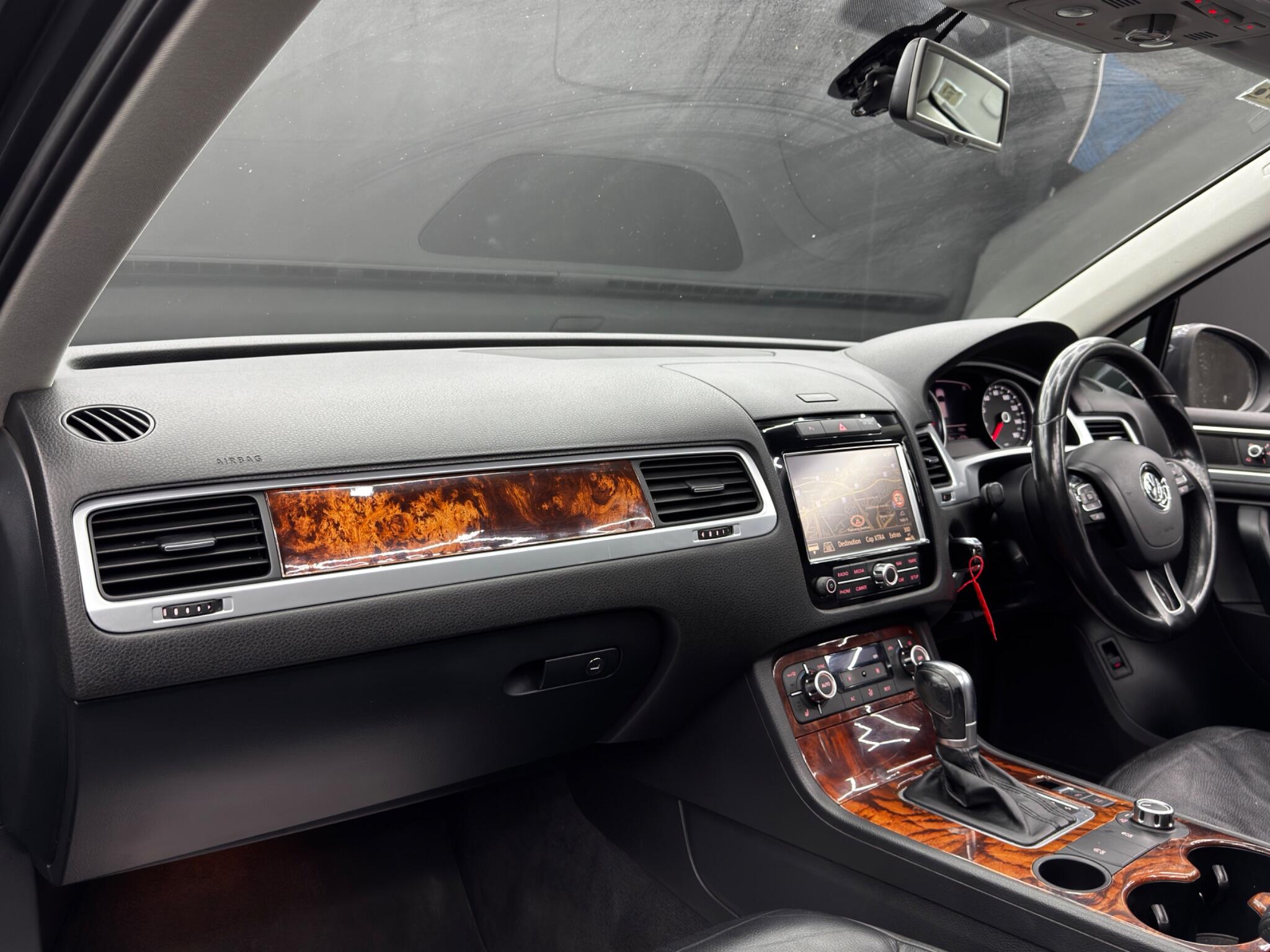 Volkswagen Touareg view 11