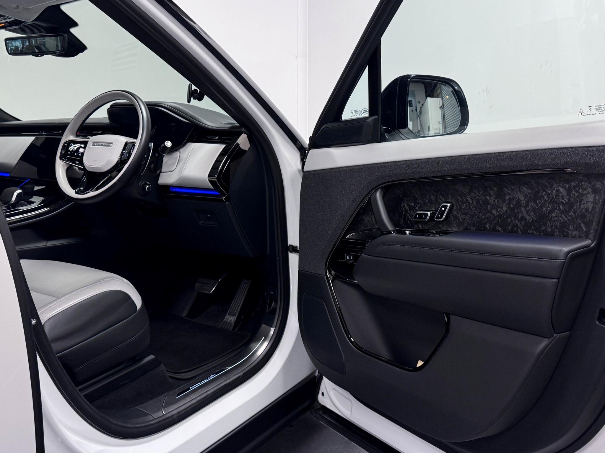 Land Rover Range Rover Sport view 16