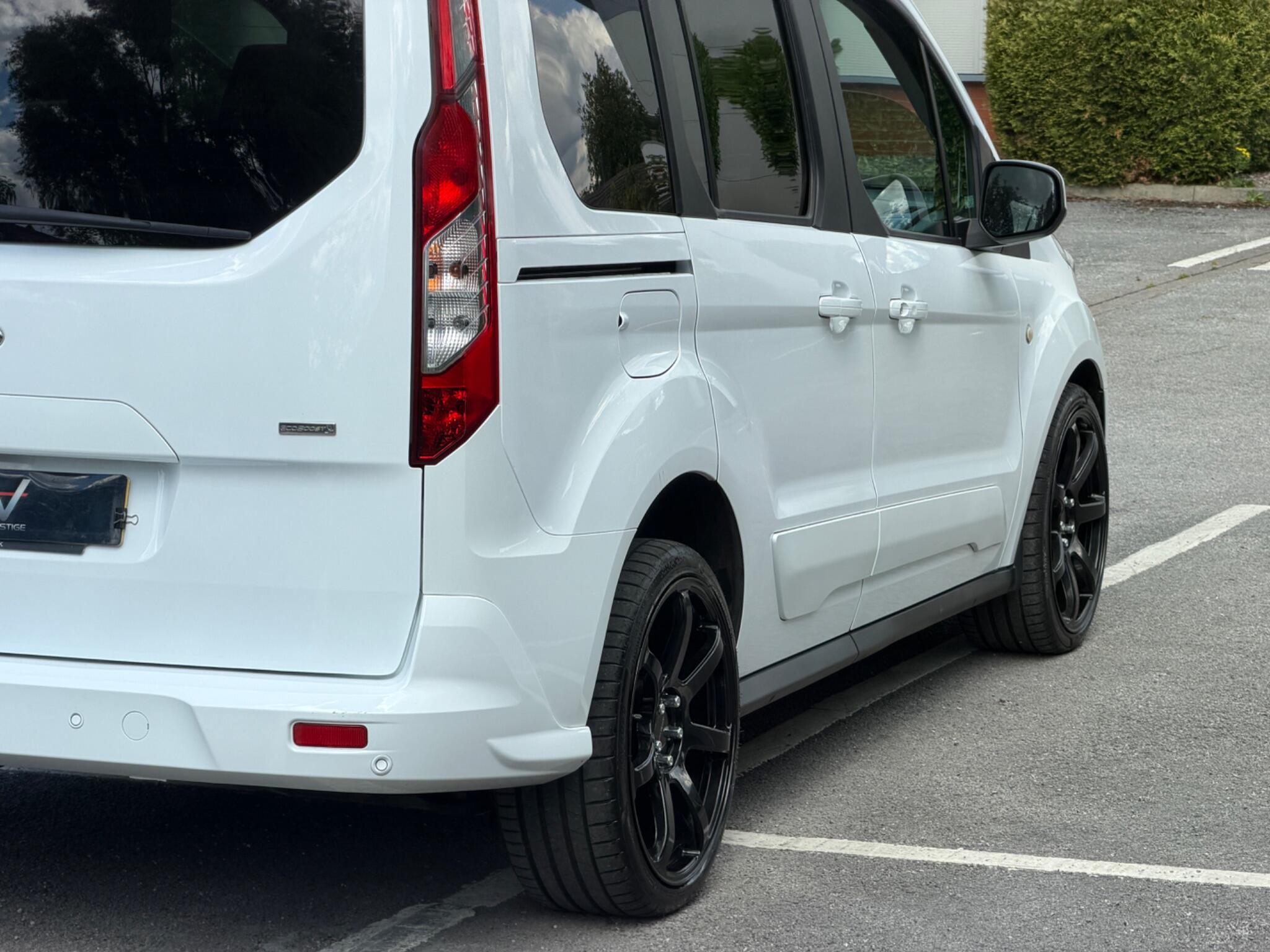 Ford Tourneo Connect view 32