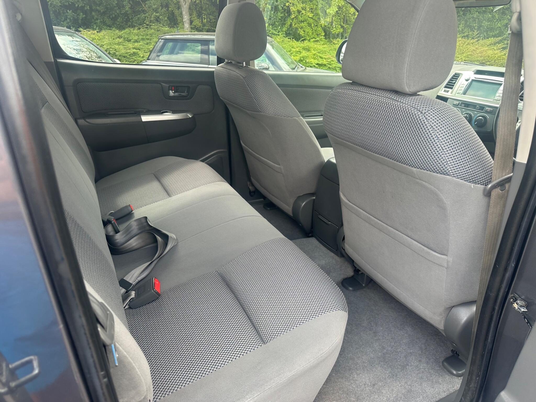 Toyota Hilux view 39