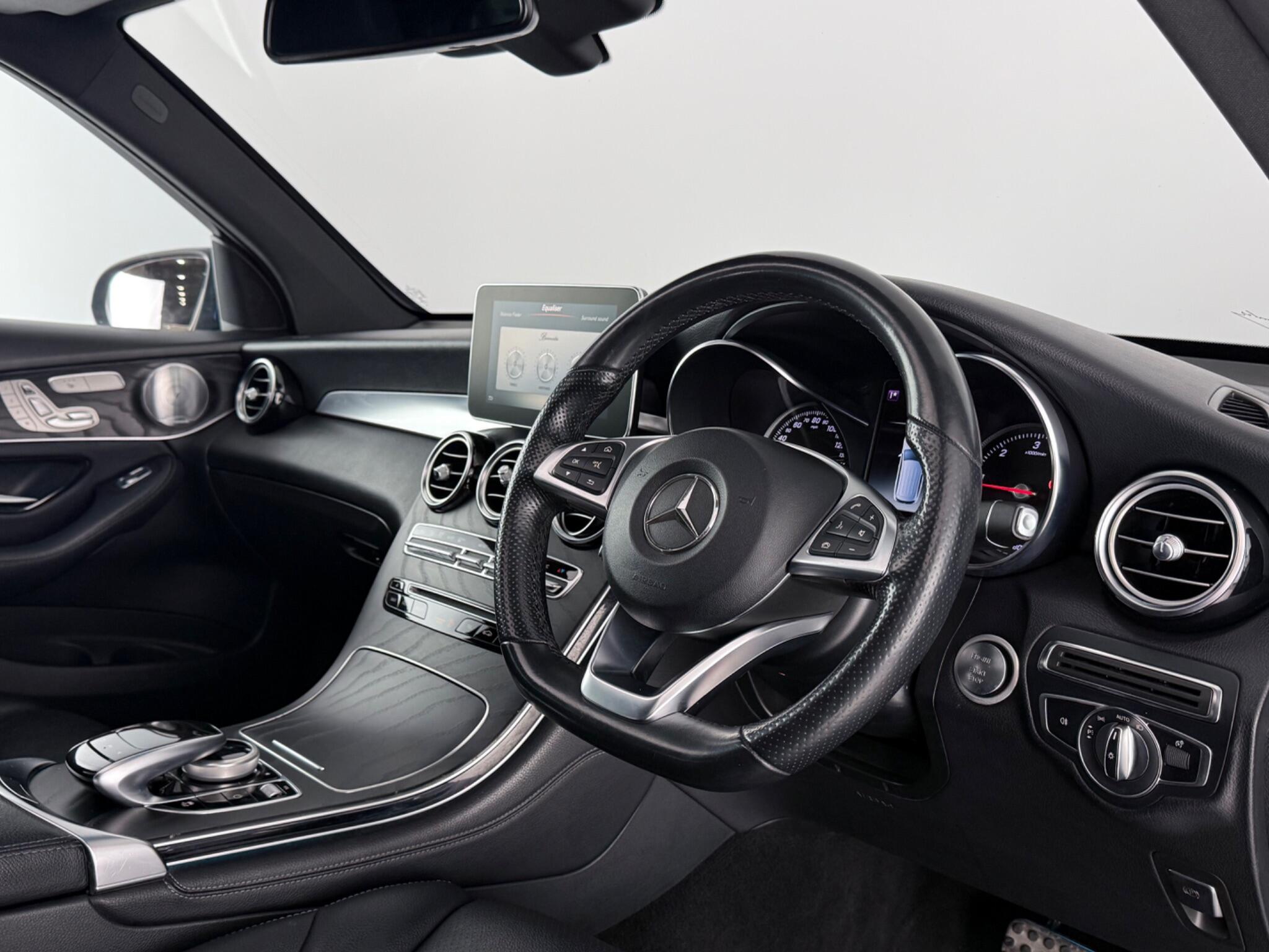 Mercedes-Benz GLC view 3