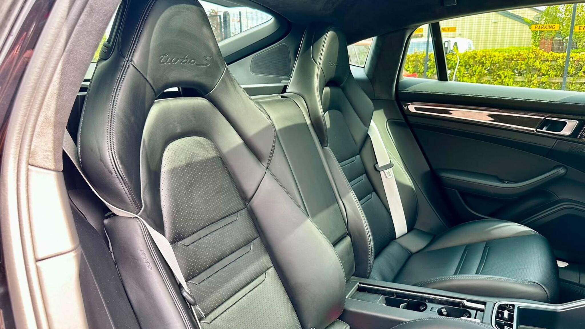 Porsche Panamera view 38