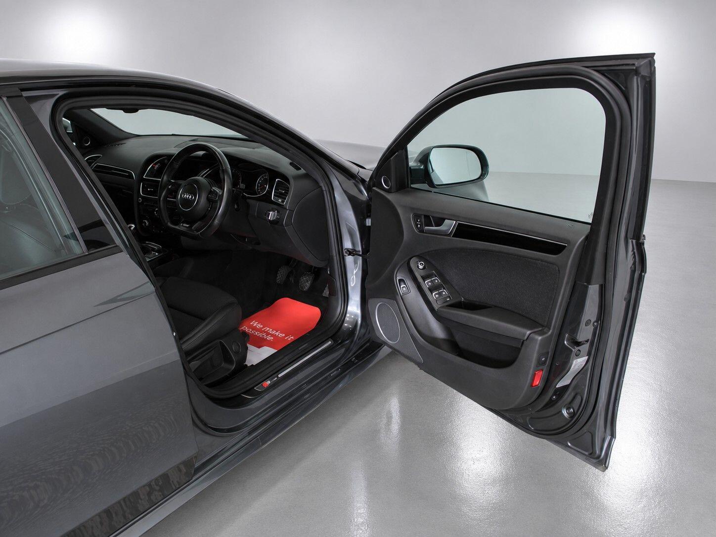 Audi A4 view 25