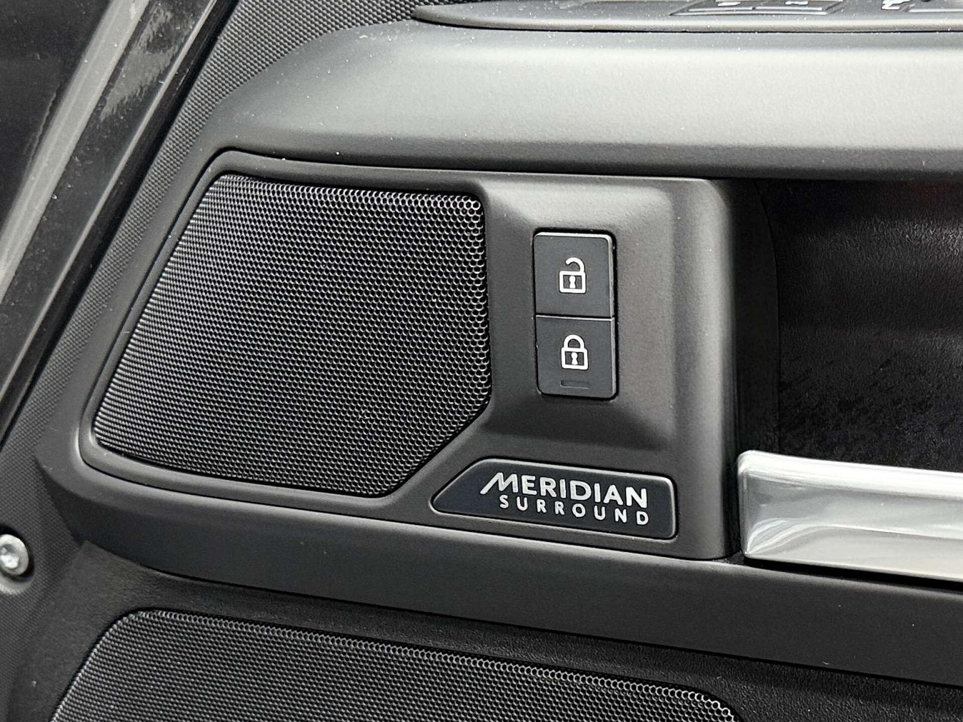 Land Rover Defender view 39