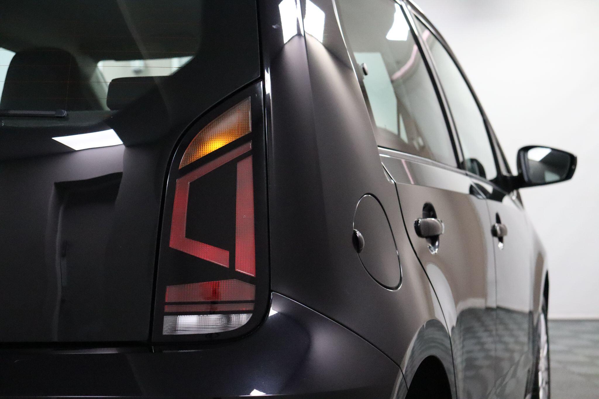 Volkswagen Up! view 23