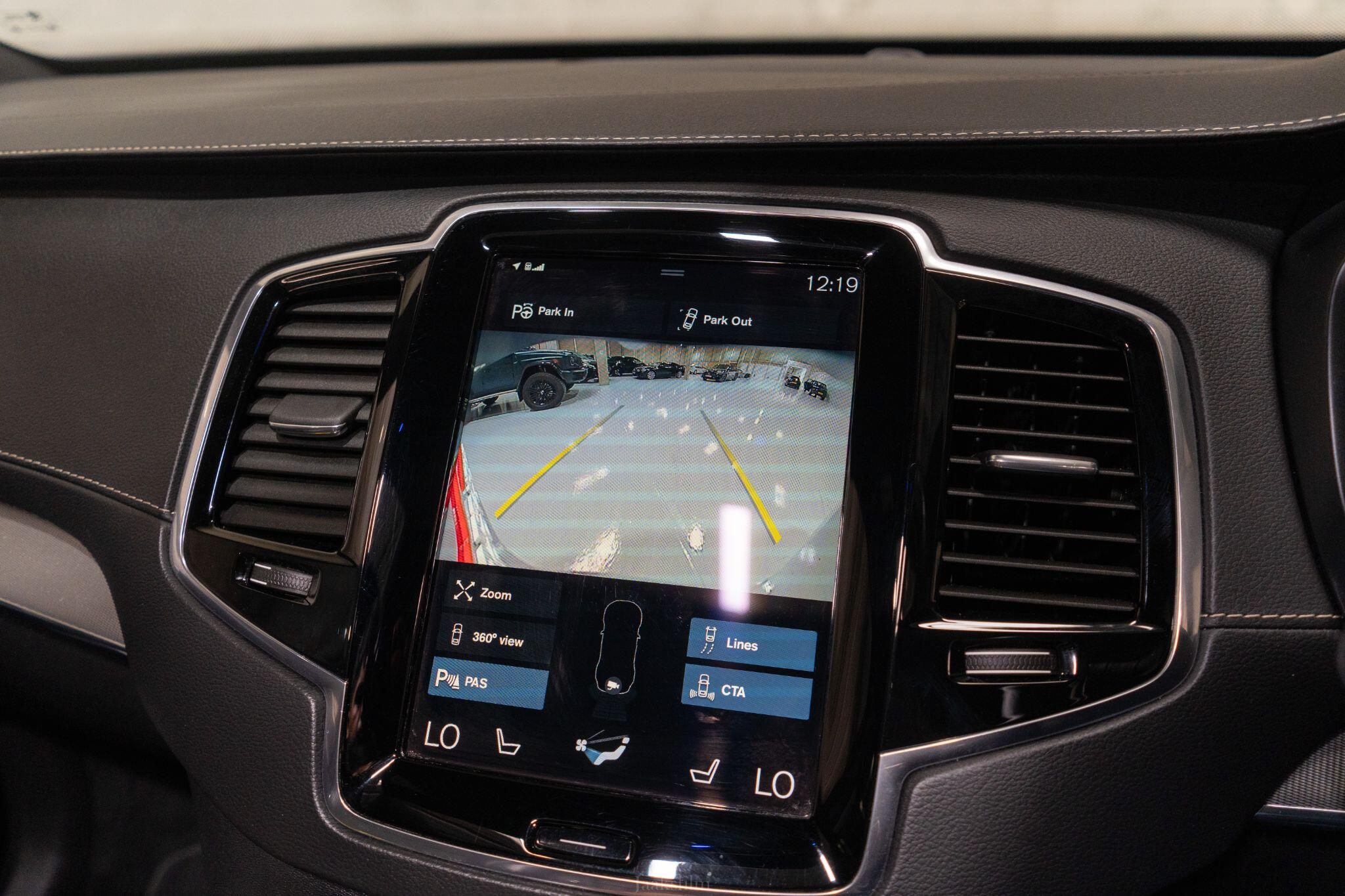 Volvo XC90 view 32