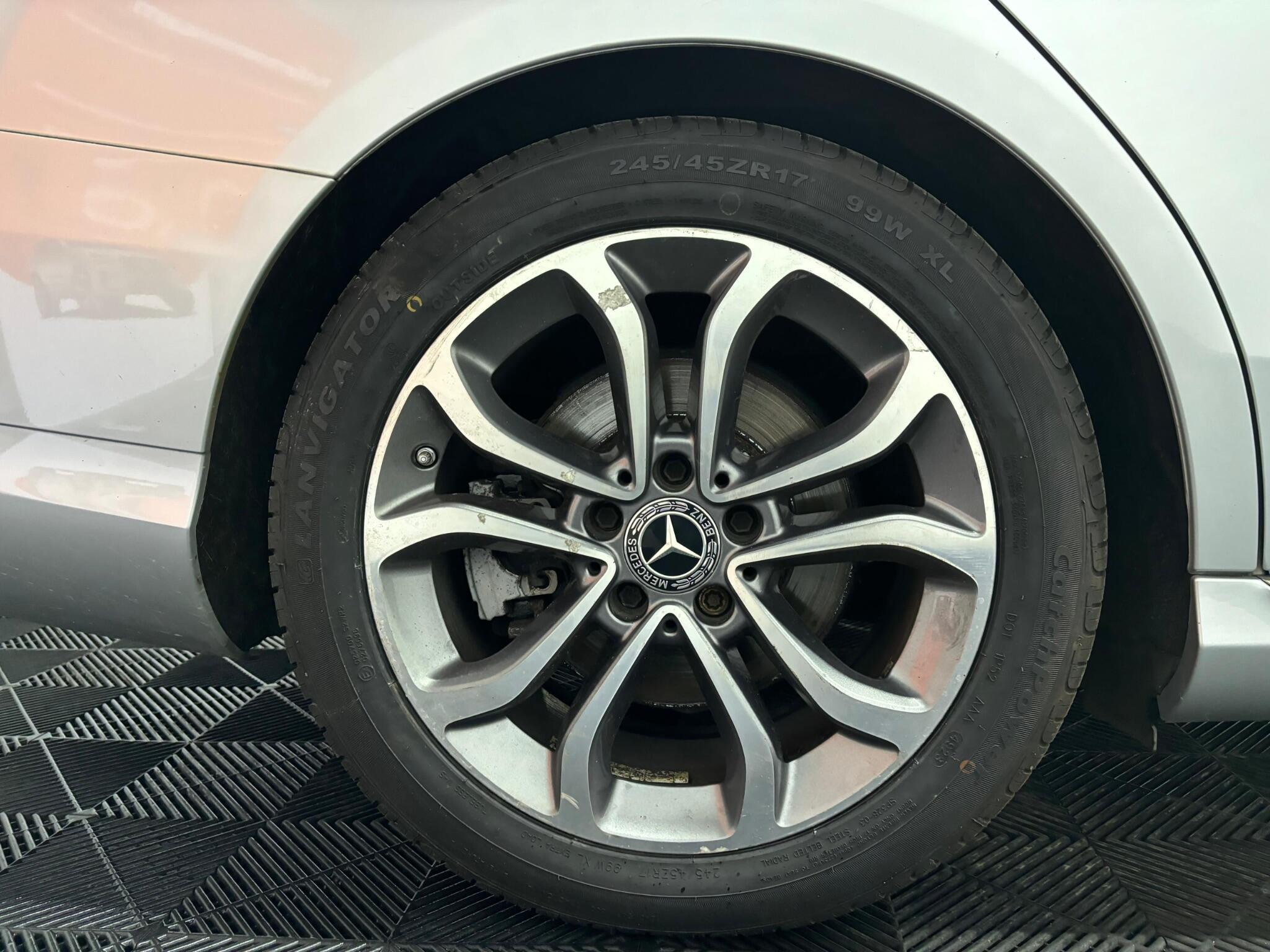 Mercedes-Benz C Class view 29