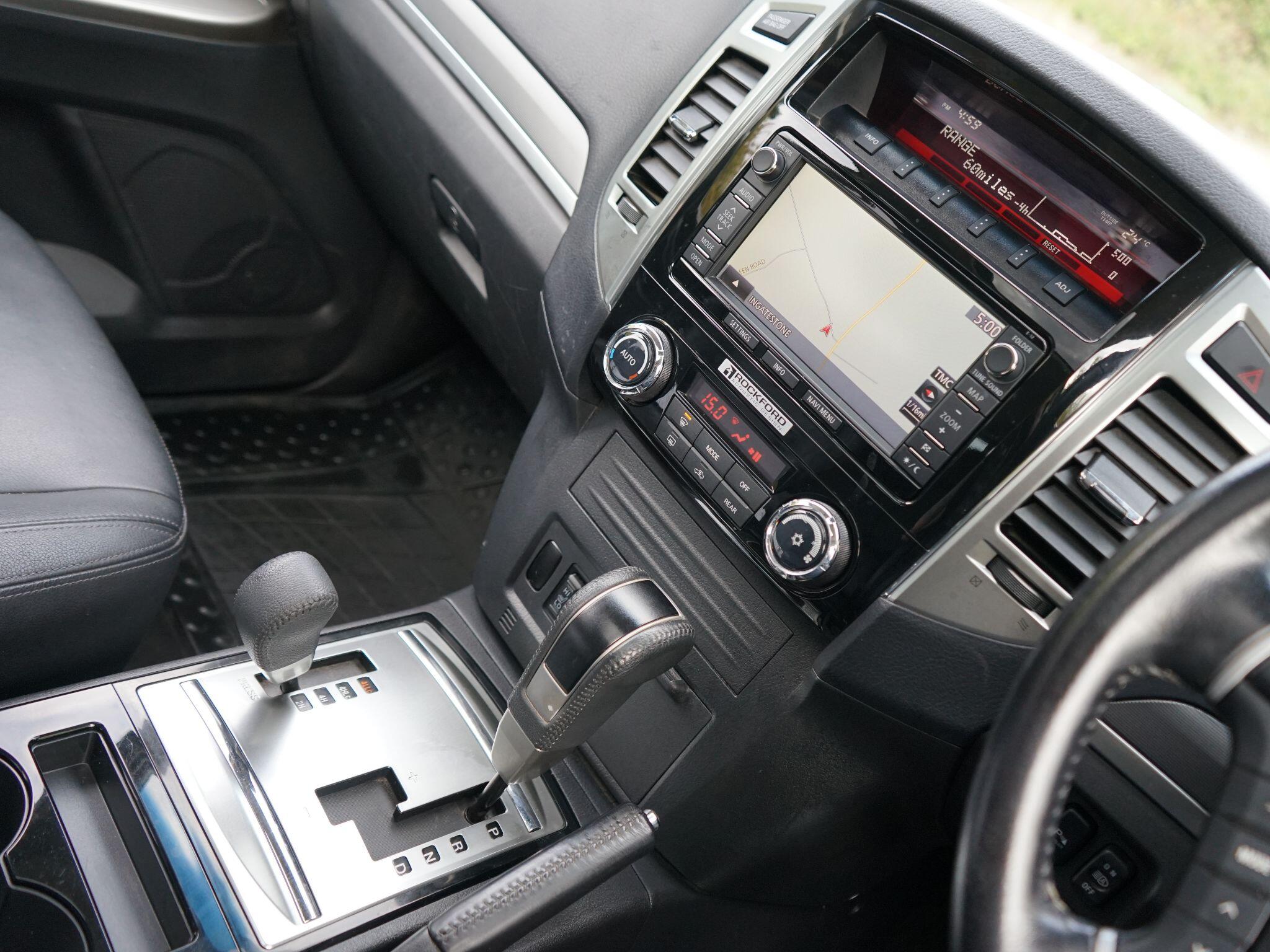 Mitsubishi Shogun view 6