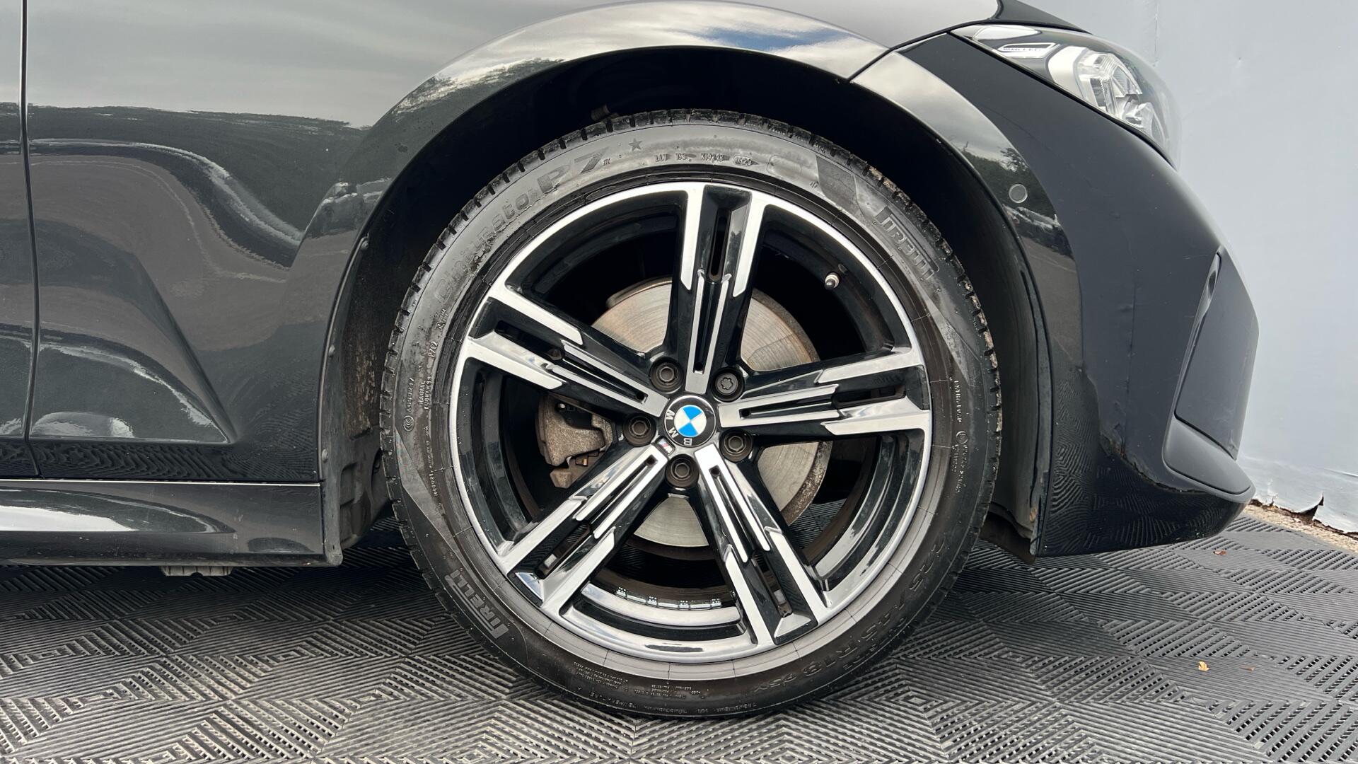 BMW 3 Series view 14