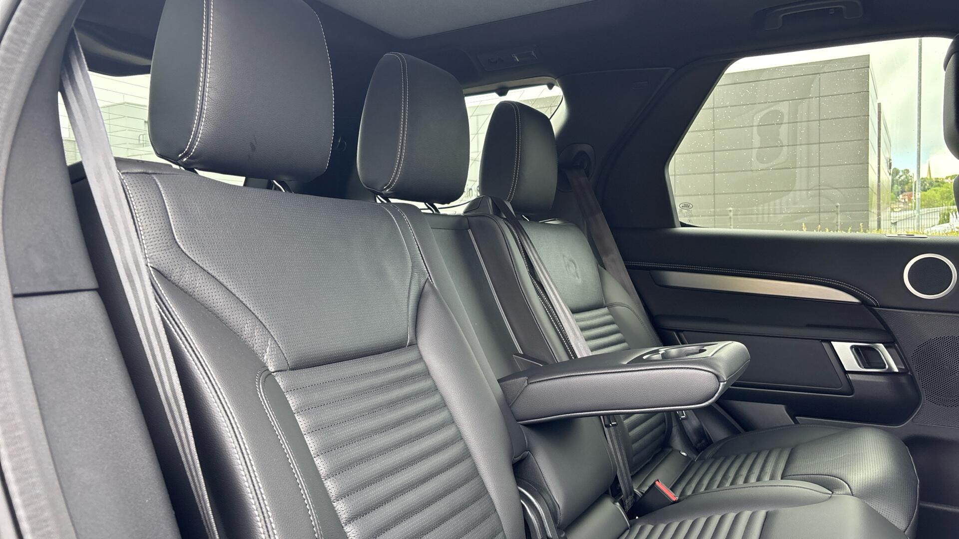 Land Rover Discovery view 41
