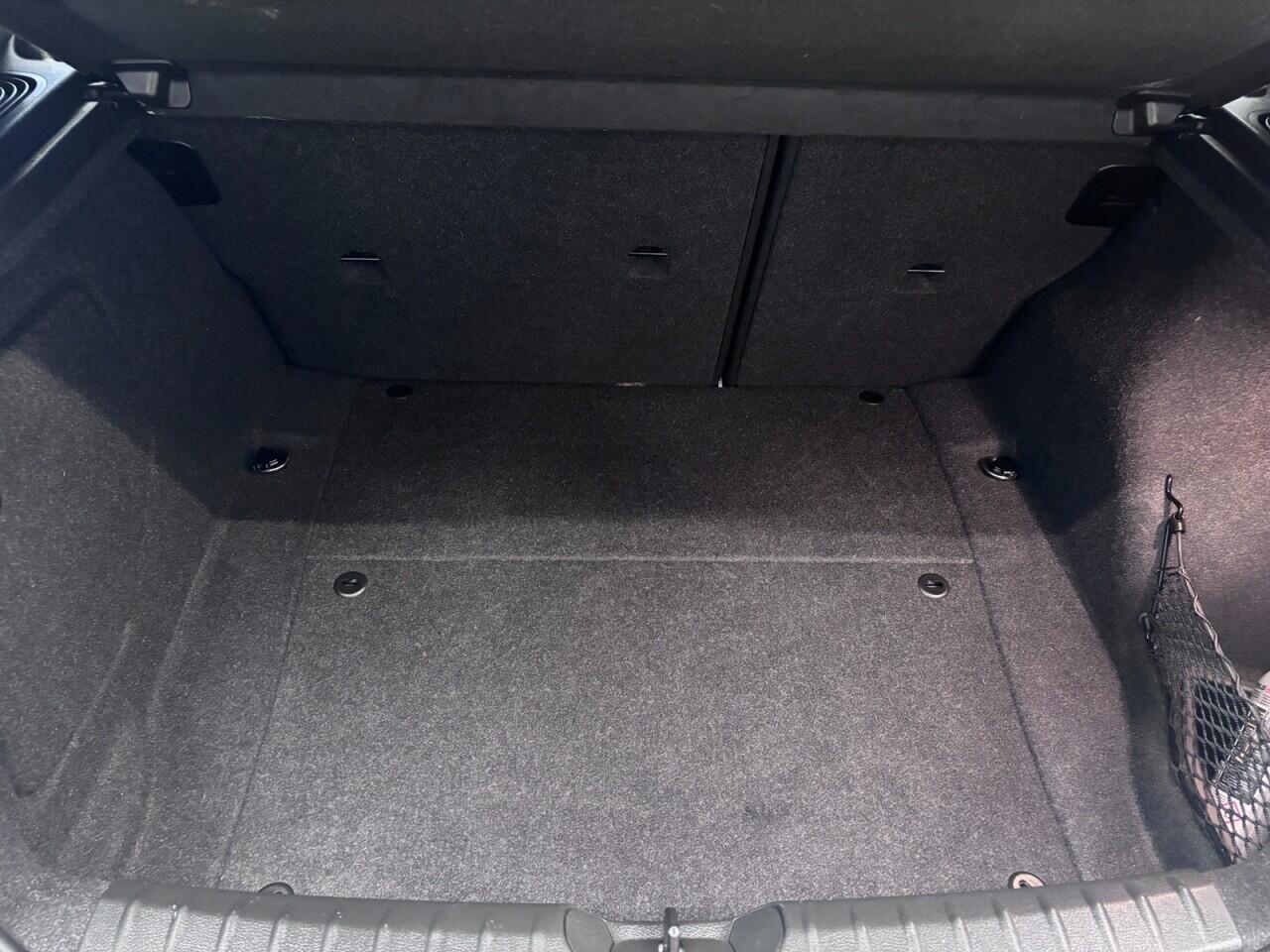 BMW 1 Series view 22