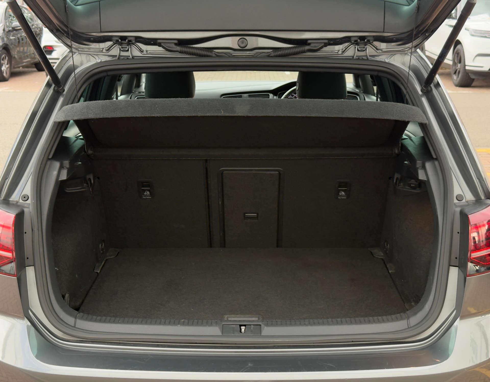 Volkswagen Golf view 18