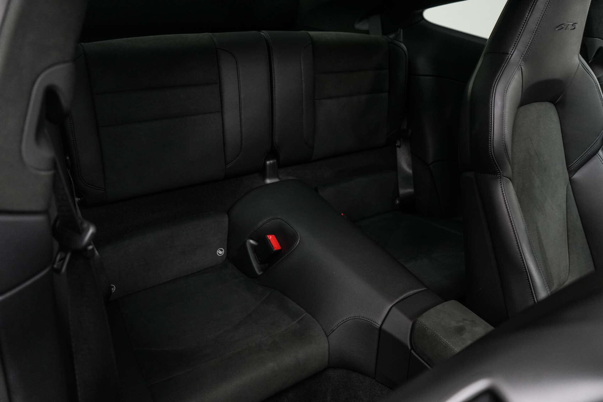 Porsche 911 view 31