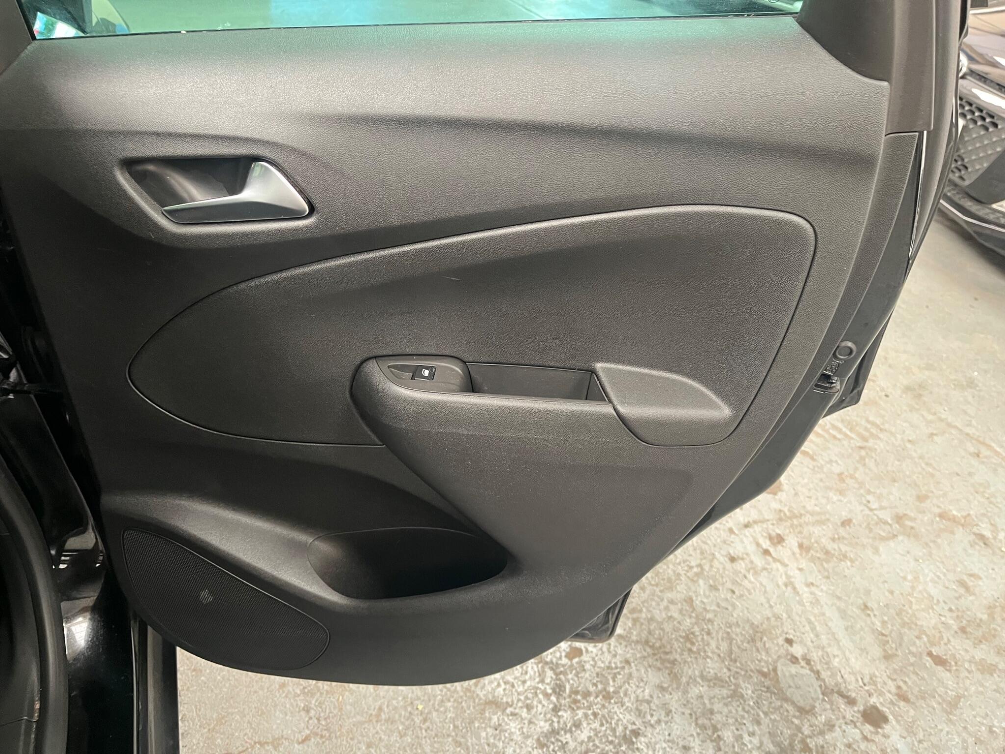 Vauxhall Crossland X view 33