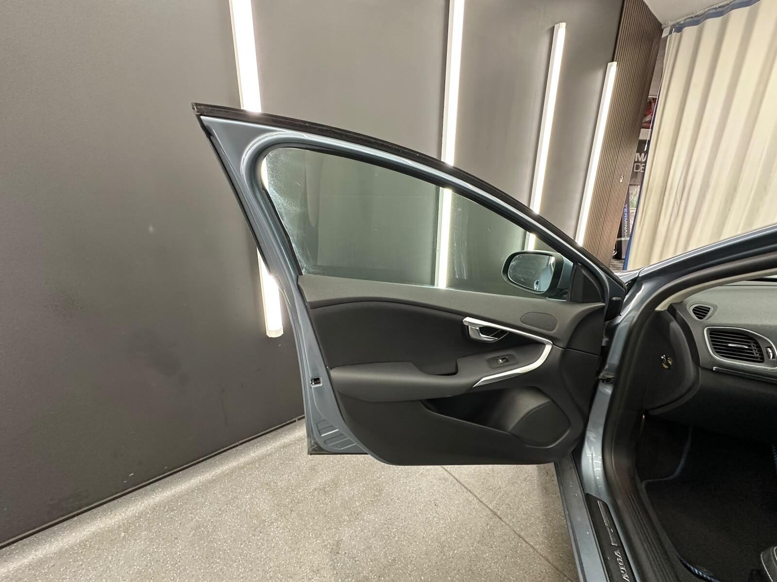 Volvo V40 view 13