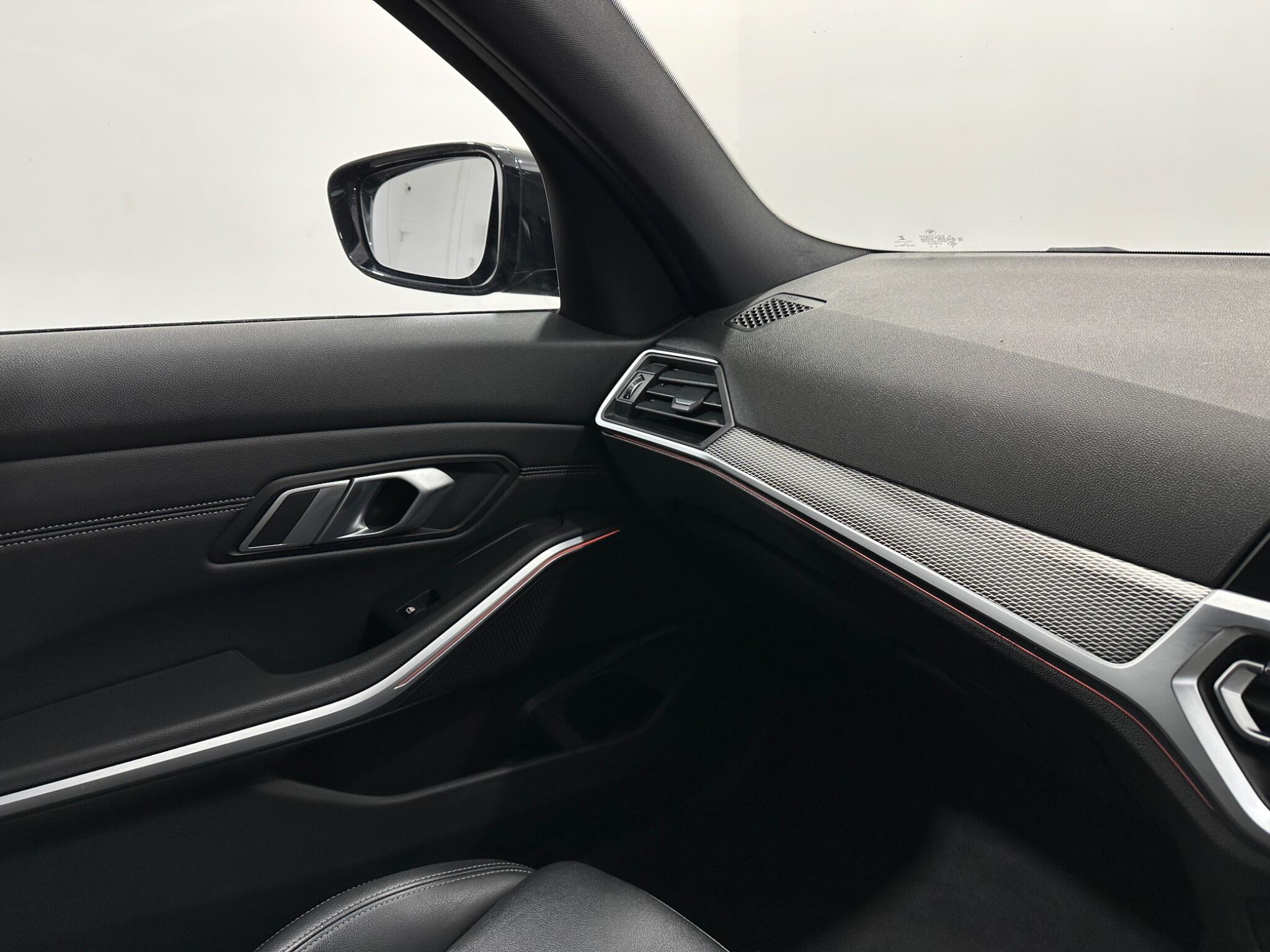 BMW 3 Series view 27