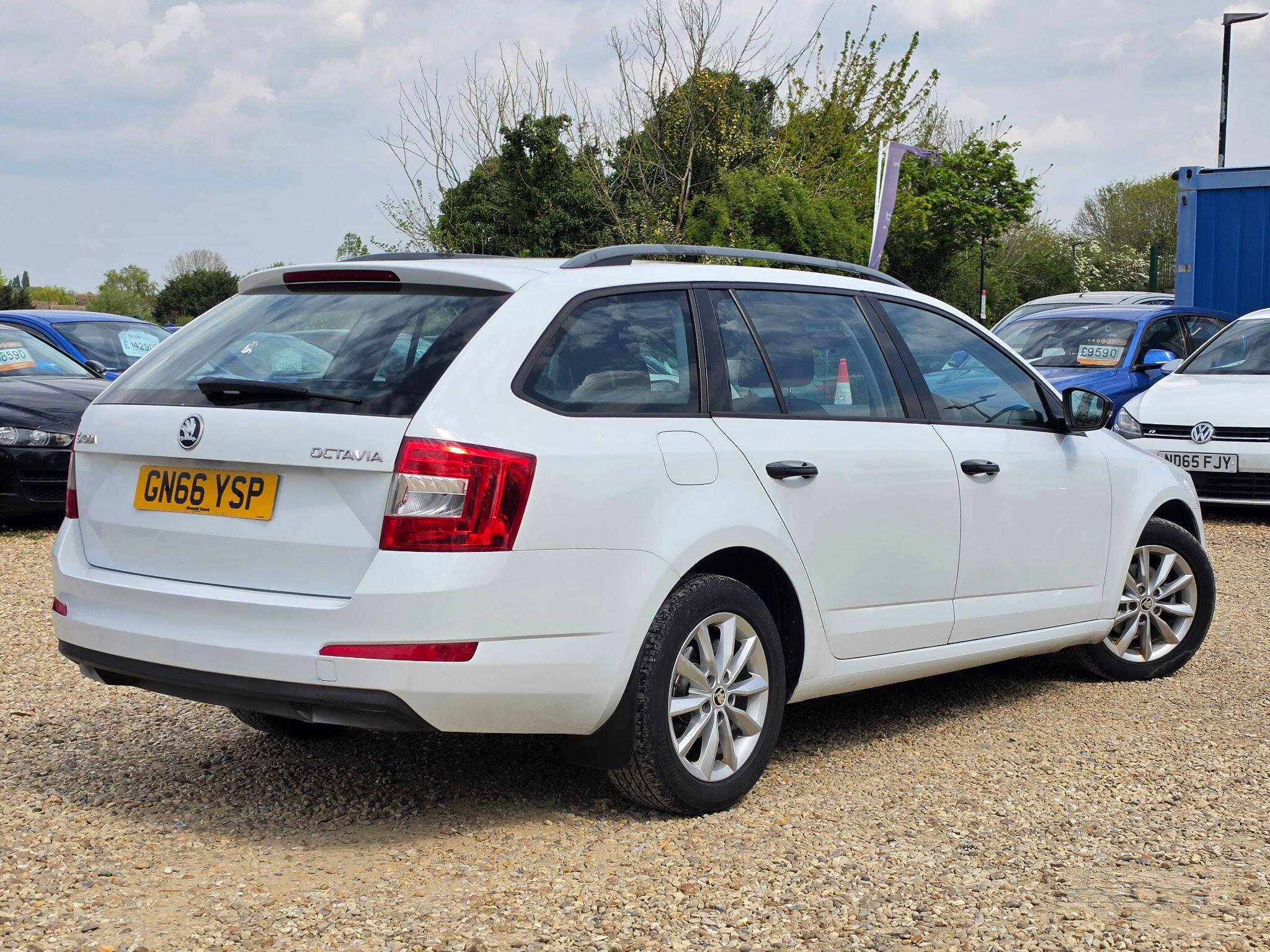 Skoda Octavia view 3