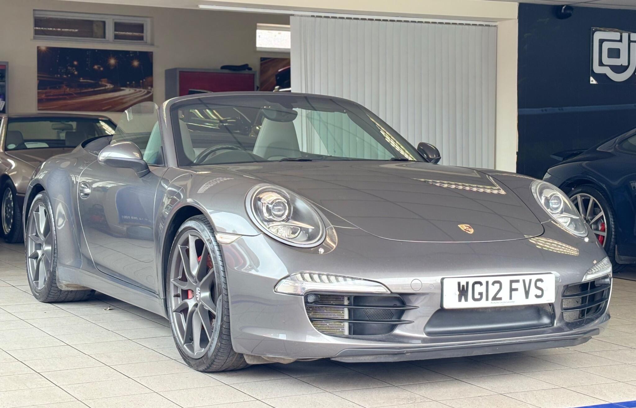 Porsche 911 view 6