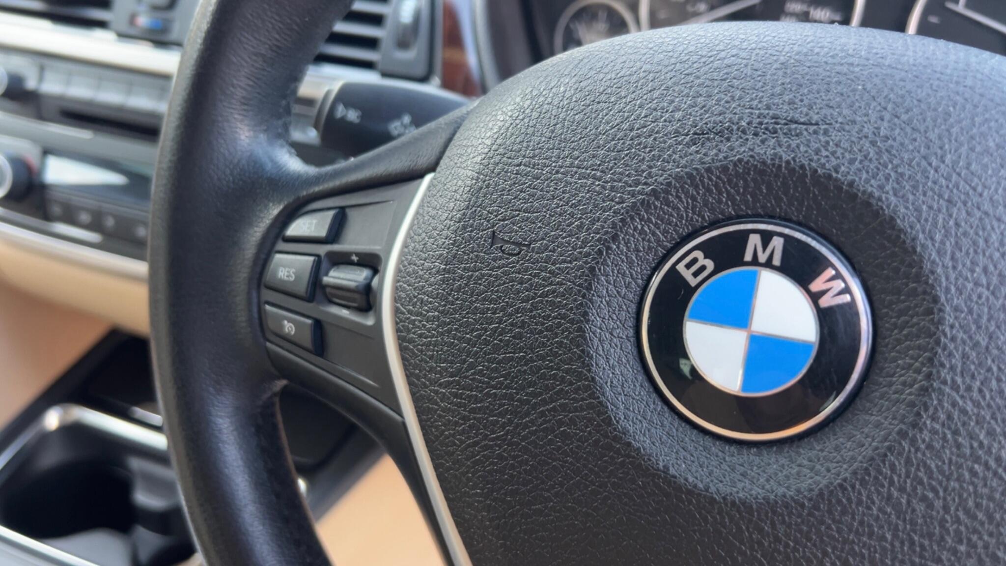 BMW 3 Series view 22