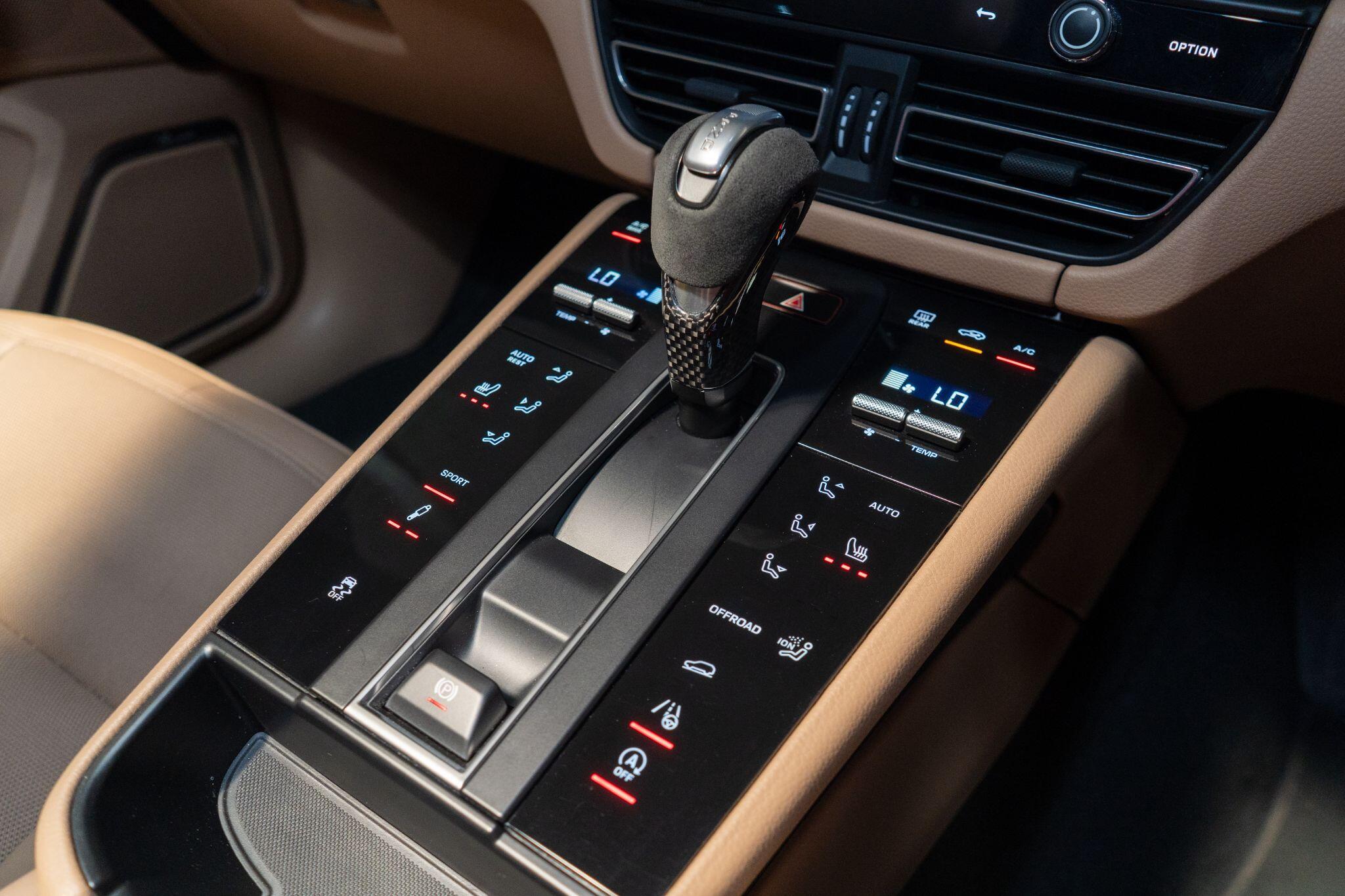 Porsche Macan view 22