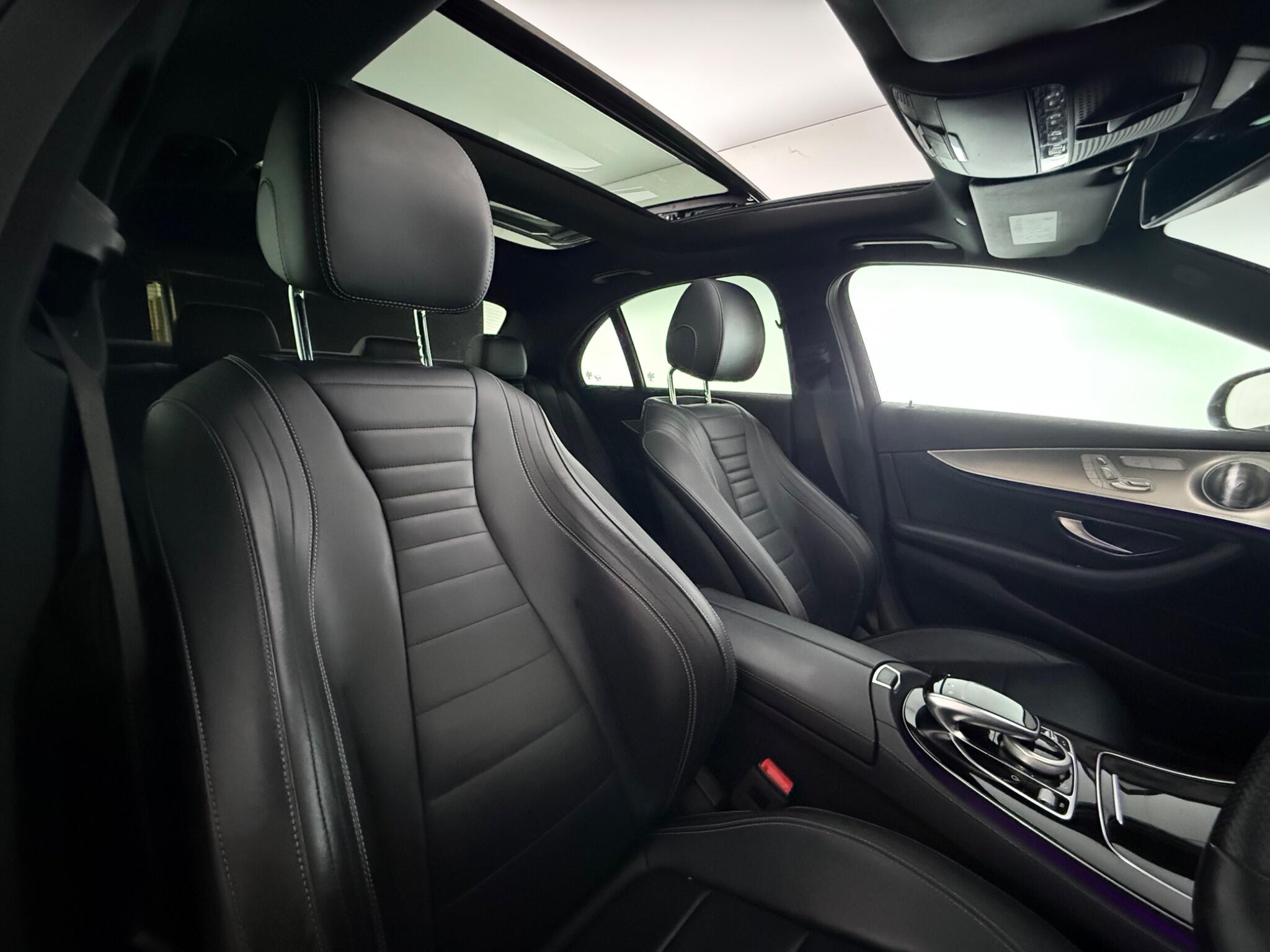 Mercedes-Benz E-Class view 29