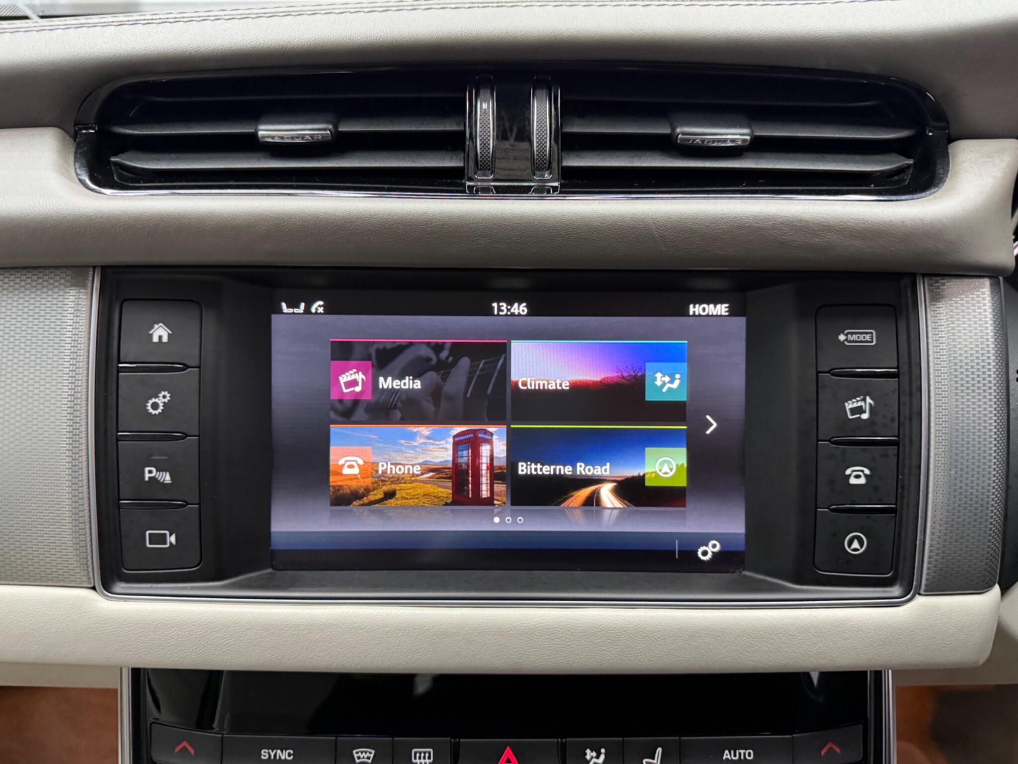 Jaguar XF view 17