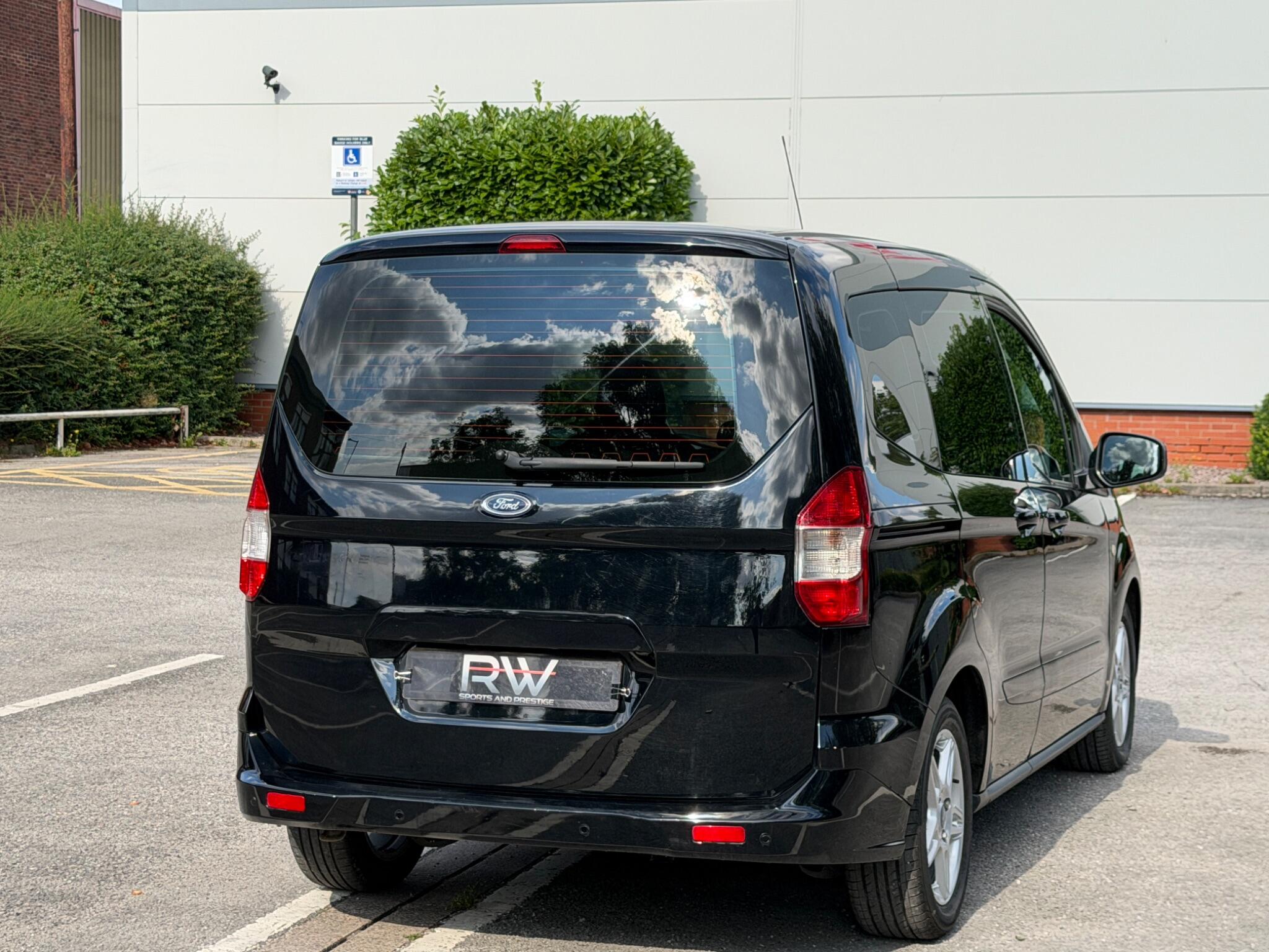 Ford Tourneo Courier view 41