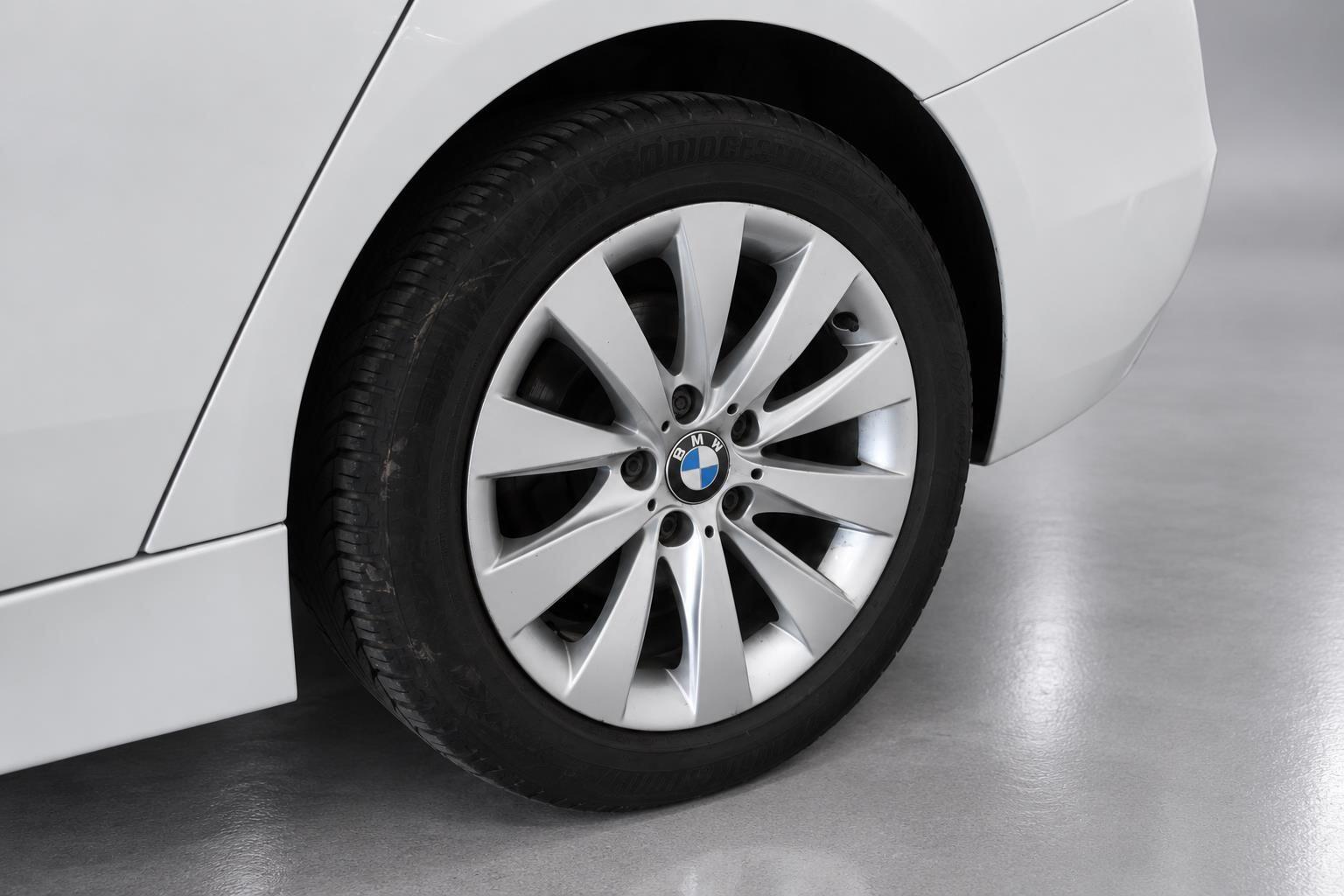 BMW 3 Series view 59