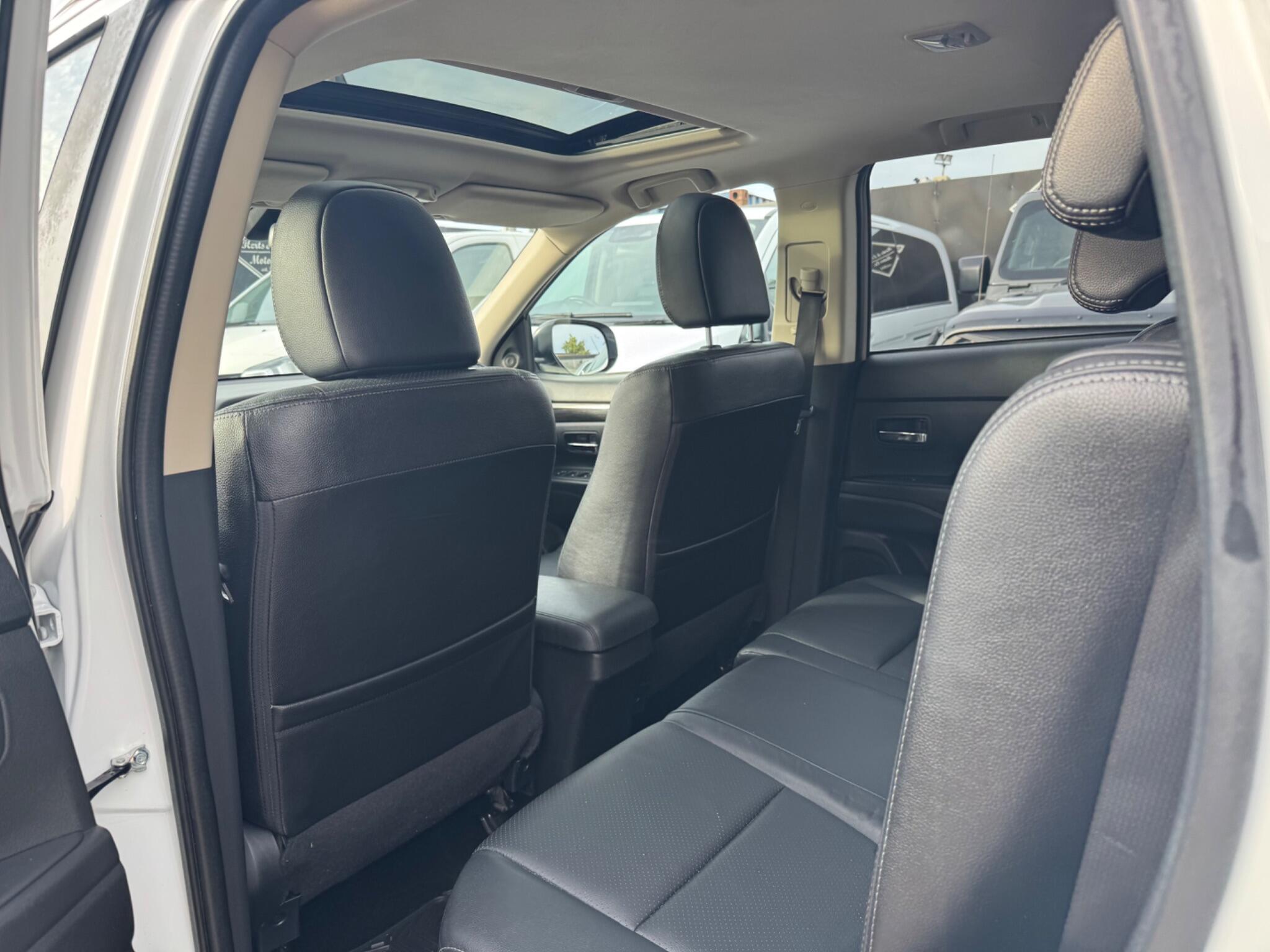 Mitsubishi Outlander view 19