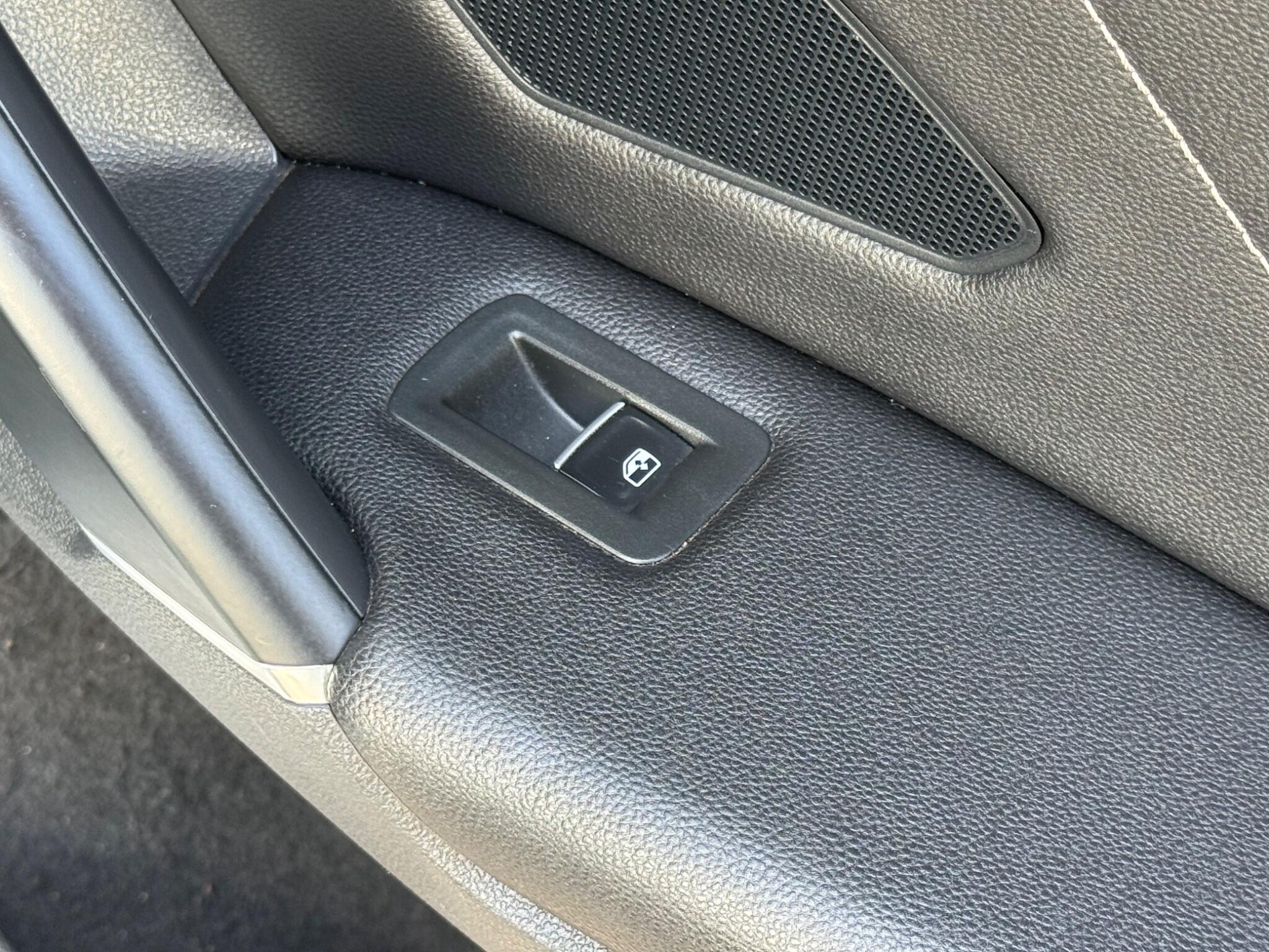 Volkswagen Tiguan view 31