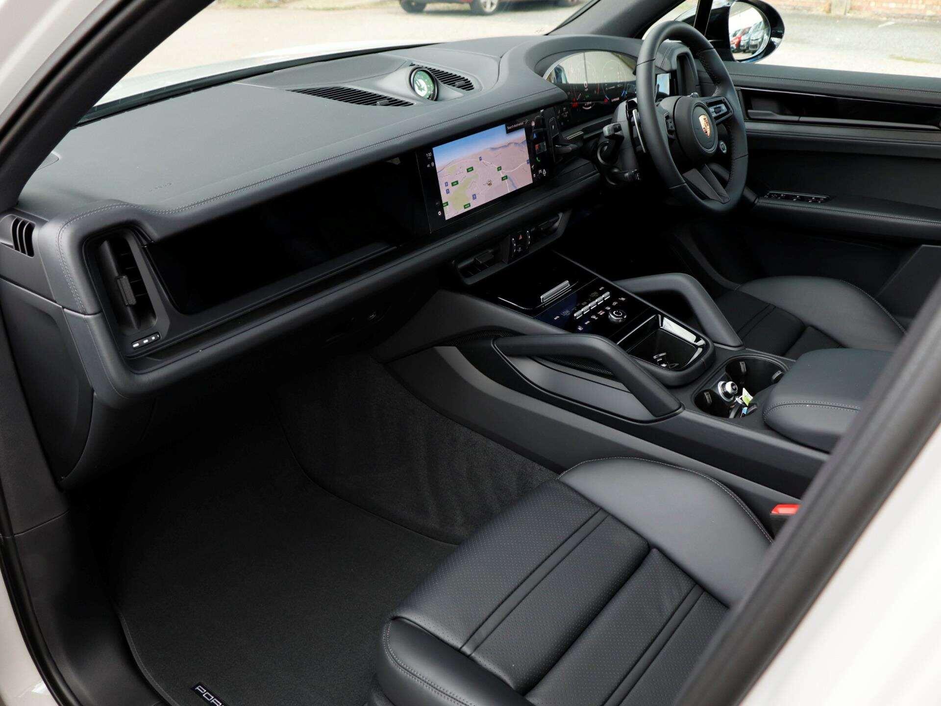 Porsche Cayenne view 9