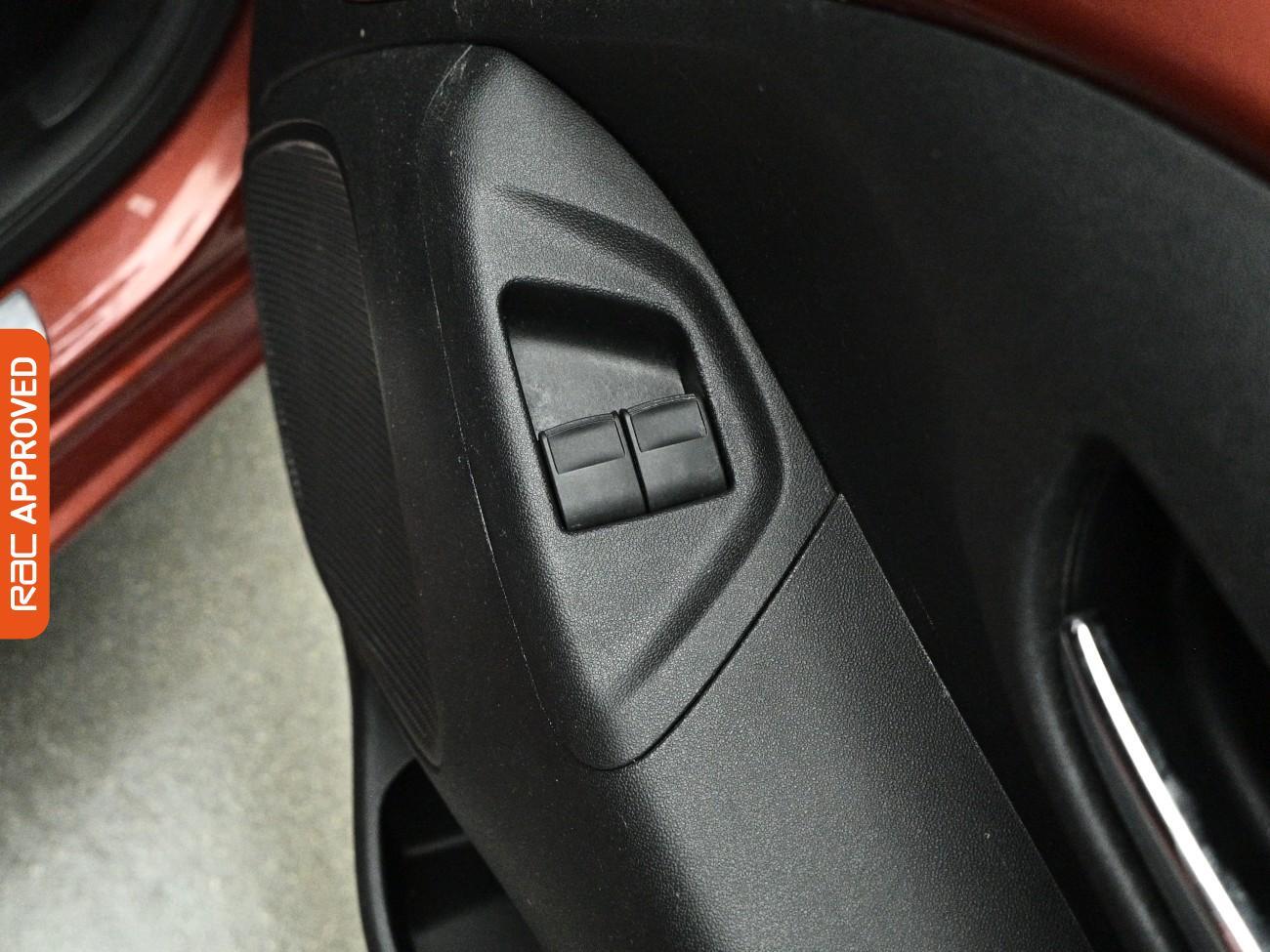 Peugeot 108 view 23
