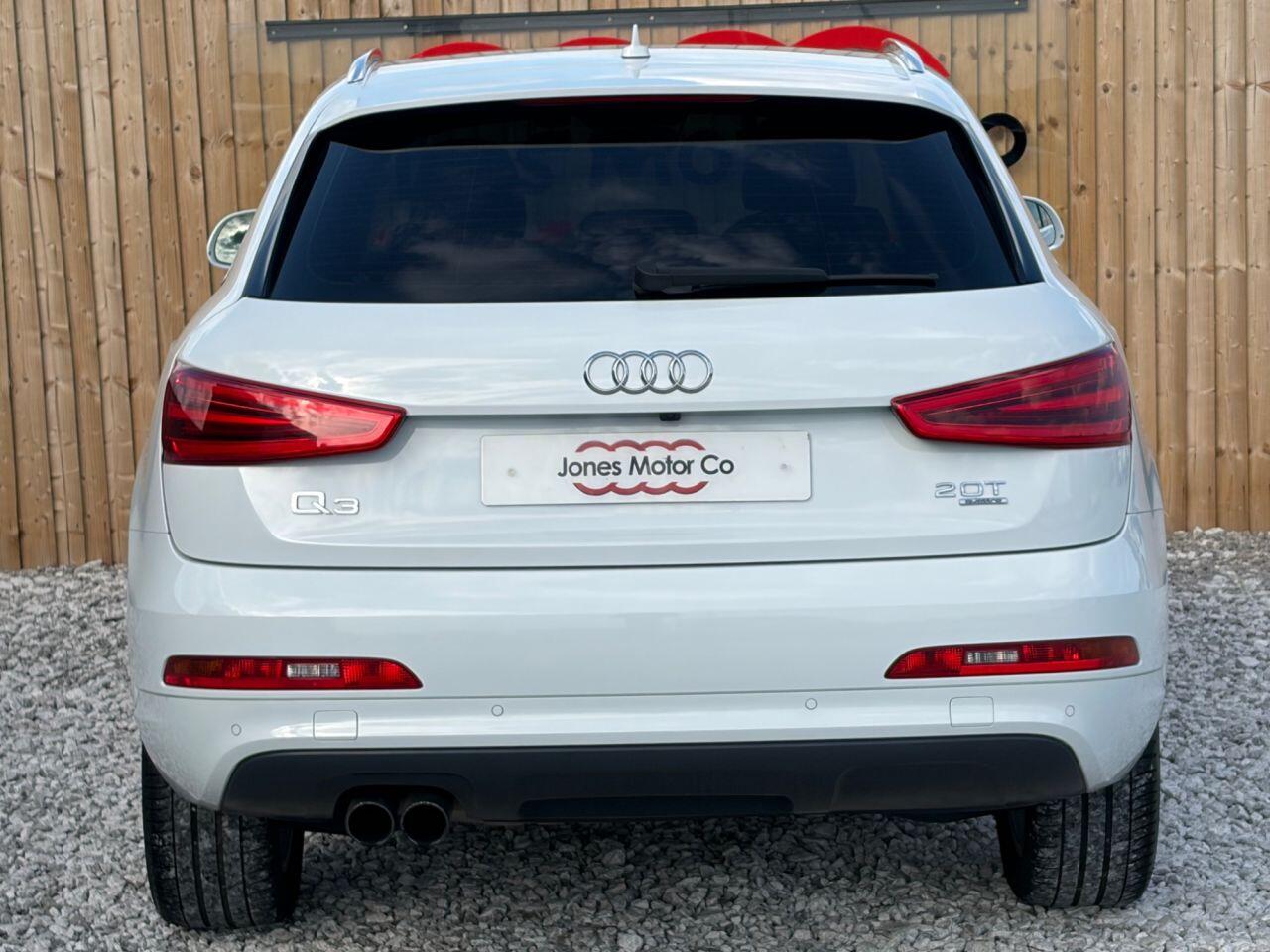 Audi Q3 view 11