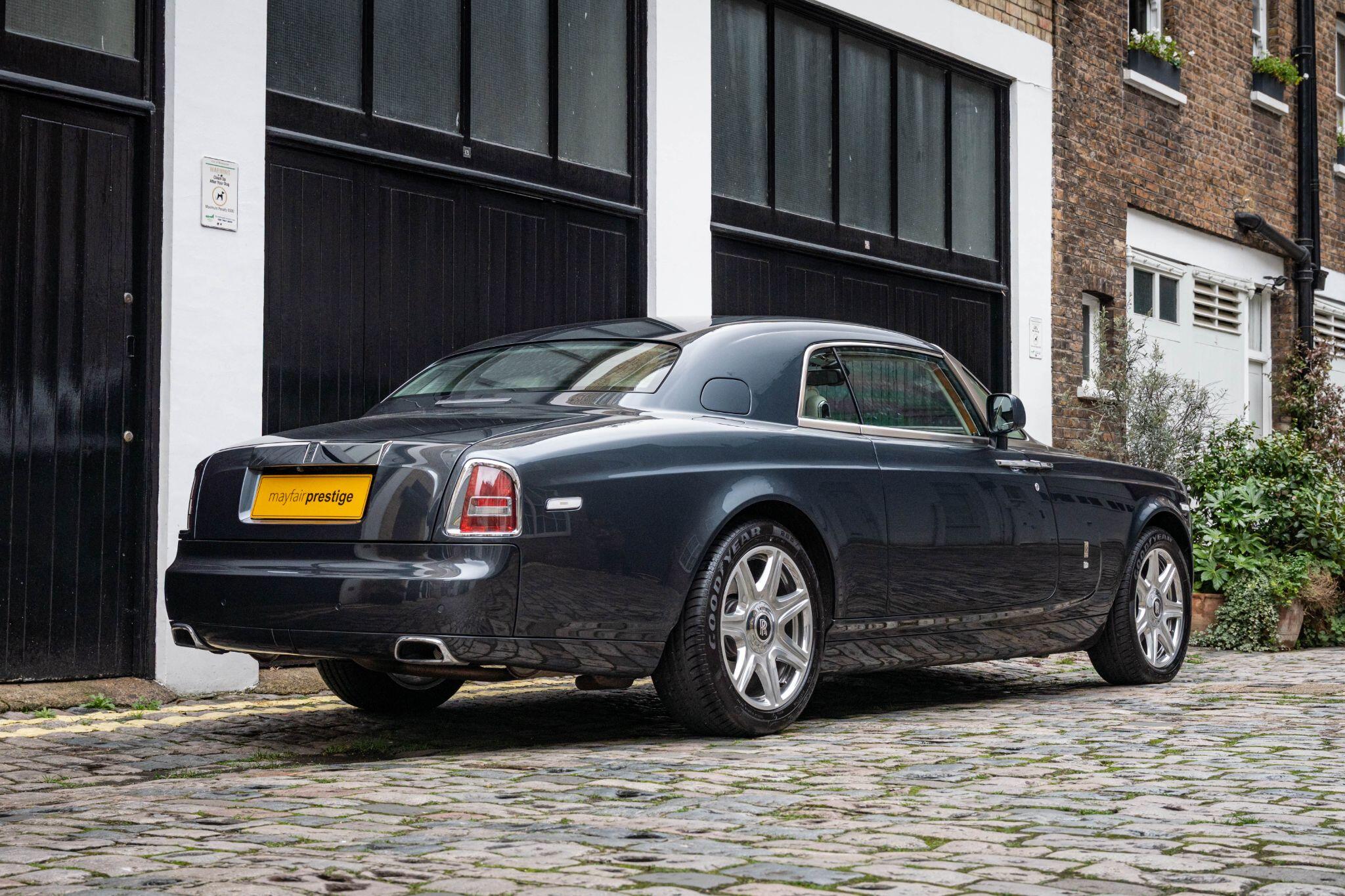 Rolls-Royce Phantom view 25