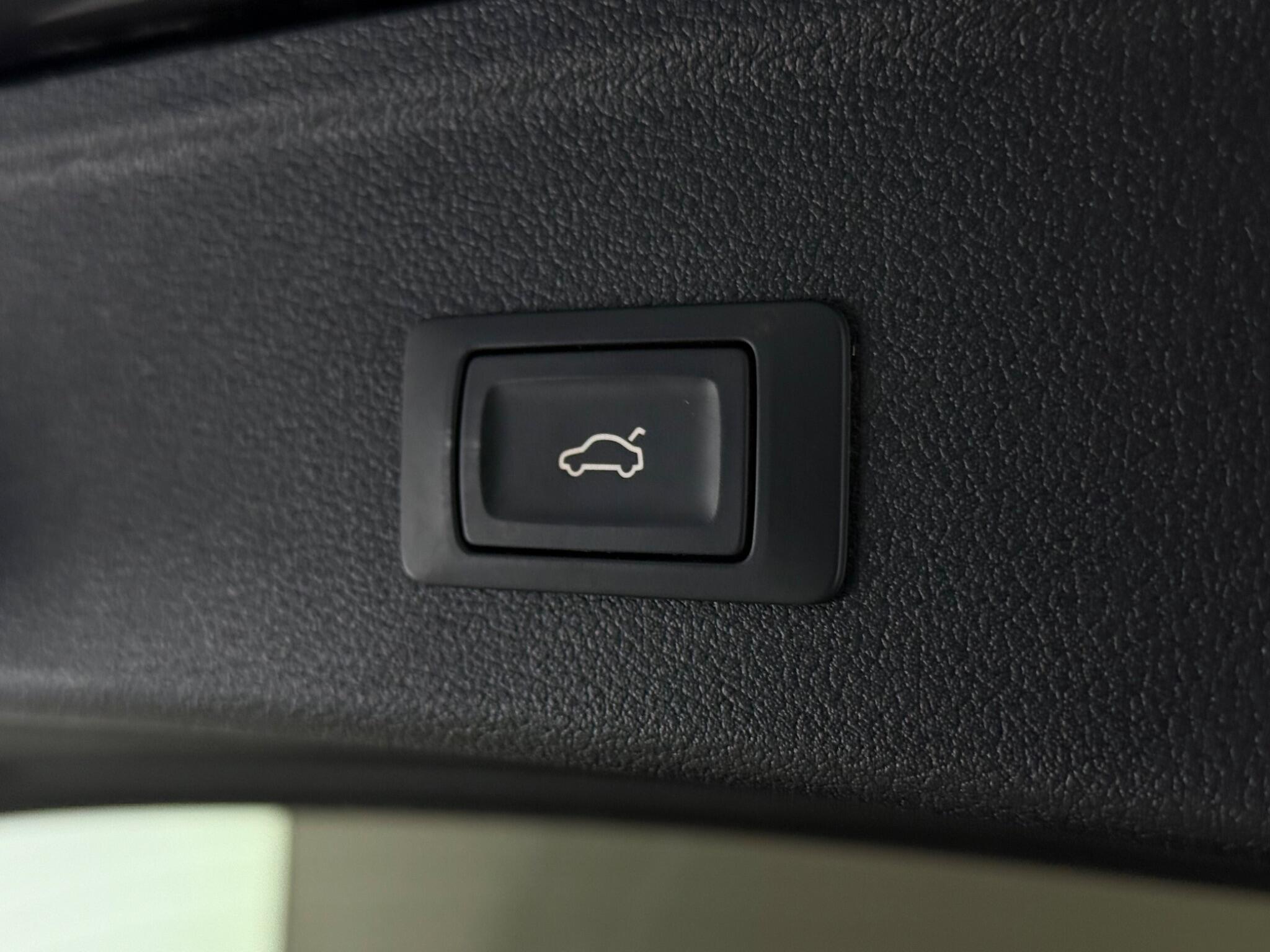 Audi A4 view 11