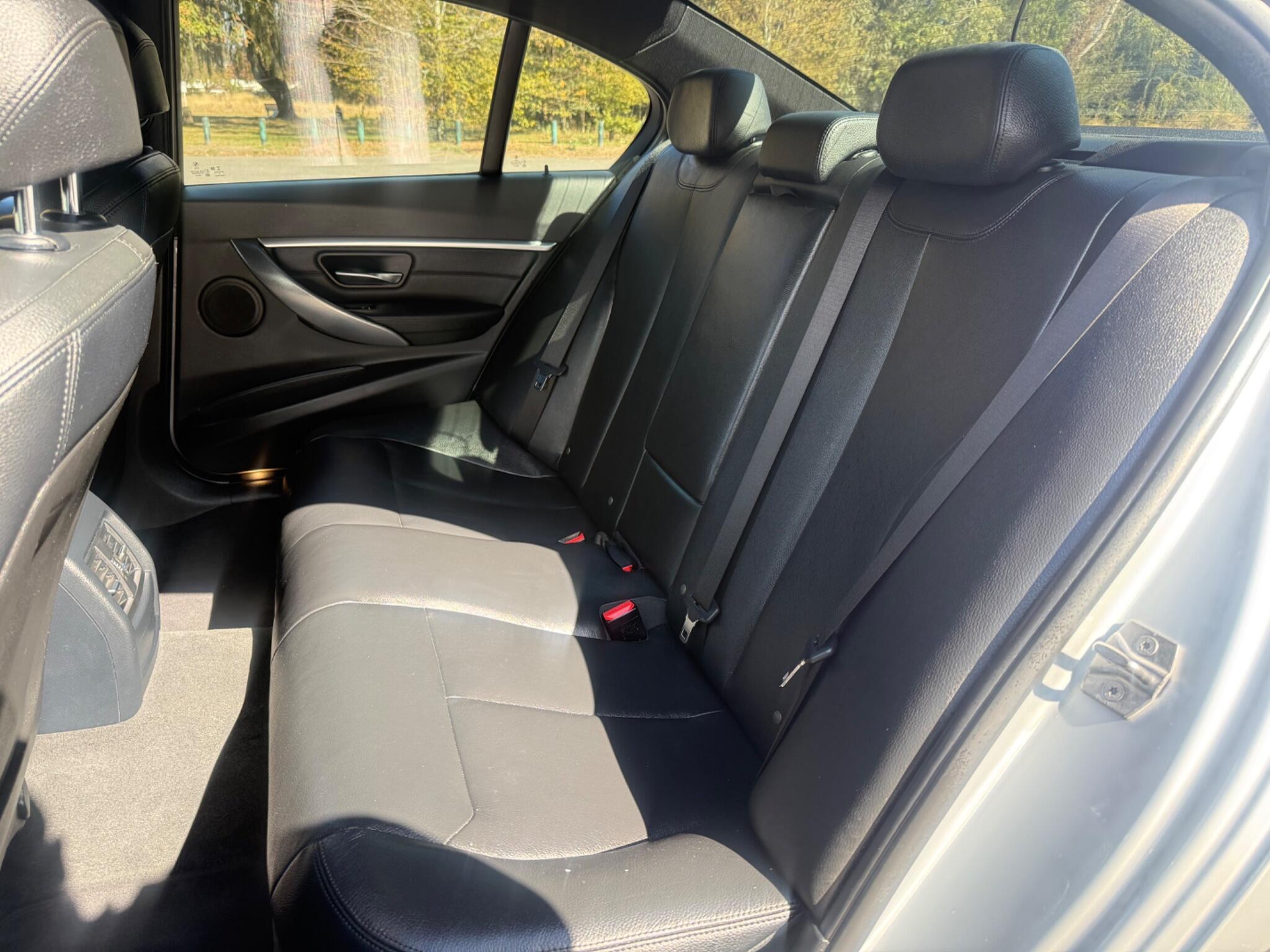 BMW 3 Series view 25