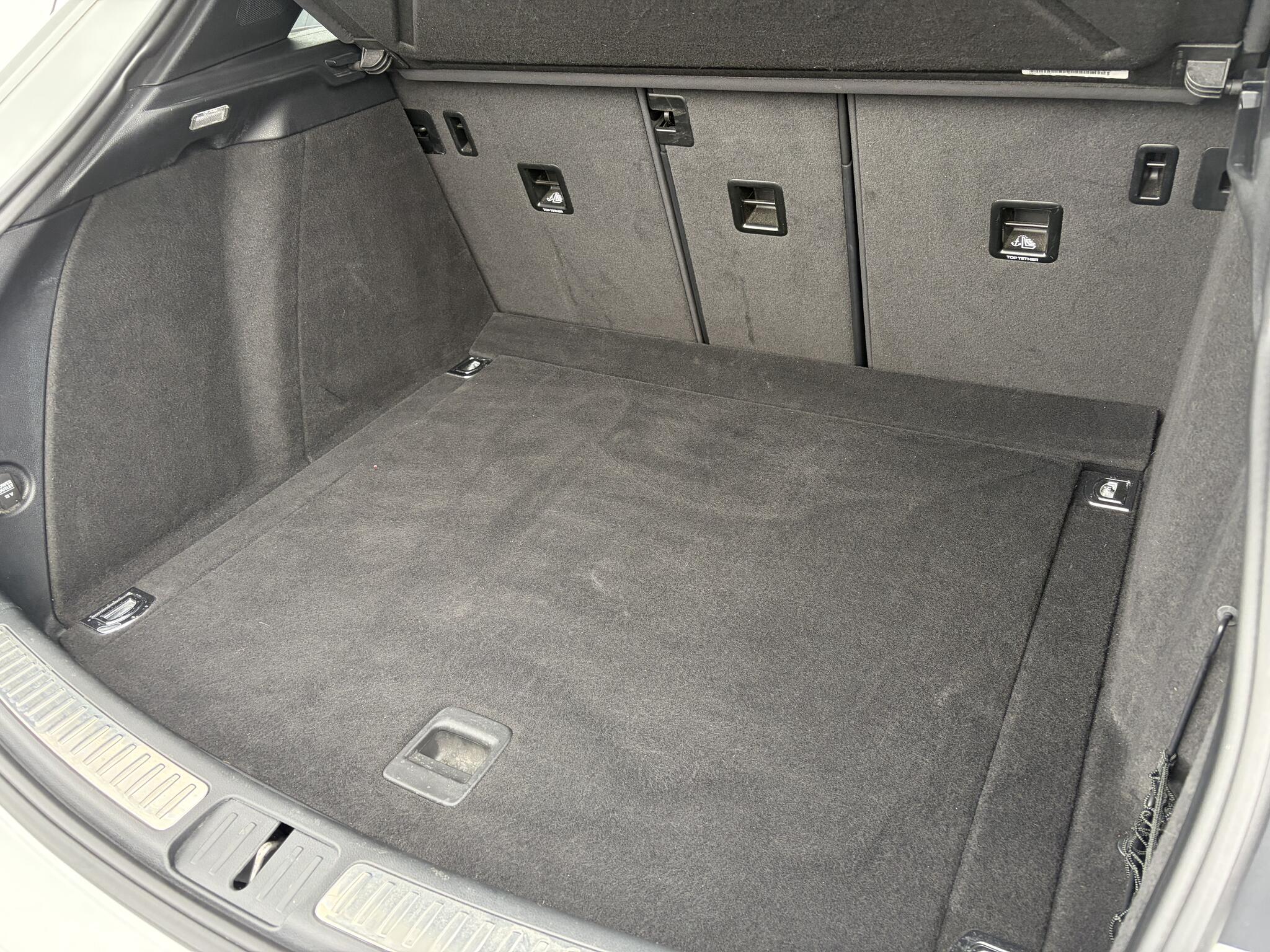 Porsche Macan view 8