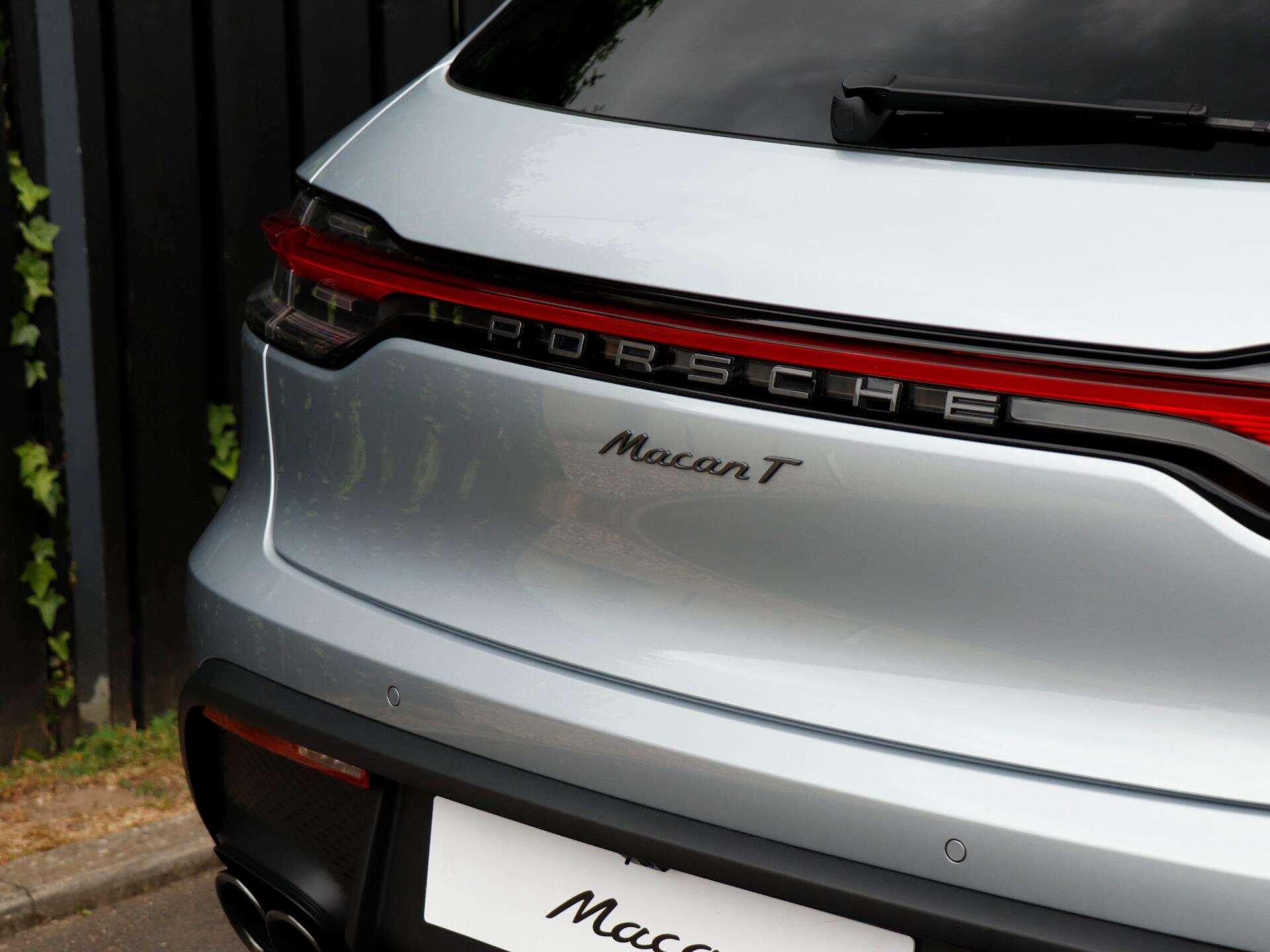 Porsche Macan view 30
