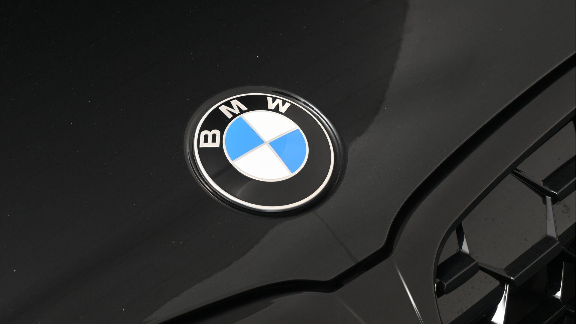 BMW 3 Series view 32