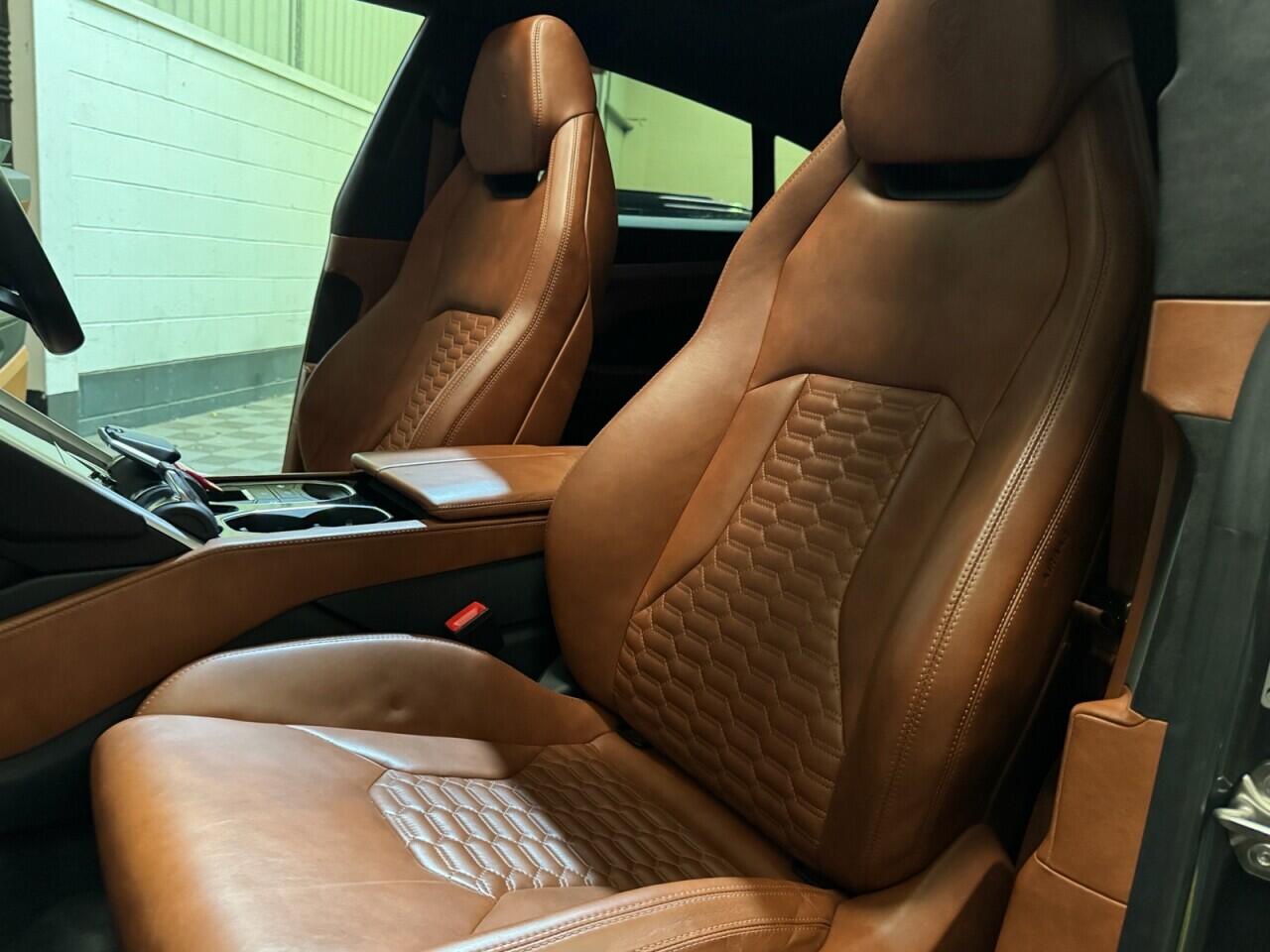 Lamborghini Urus view 11