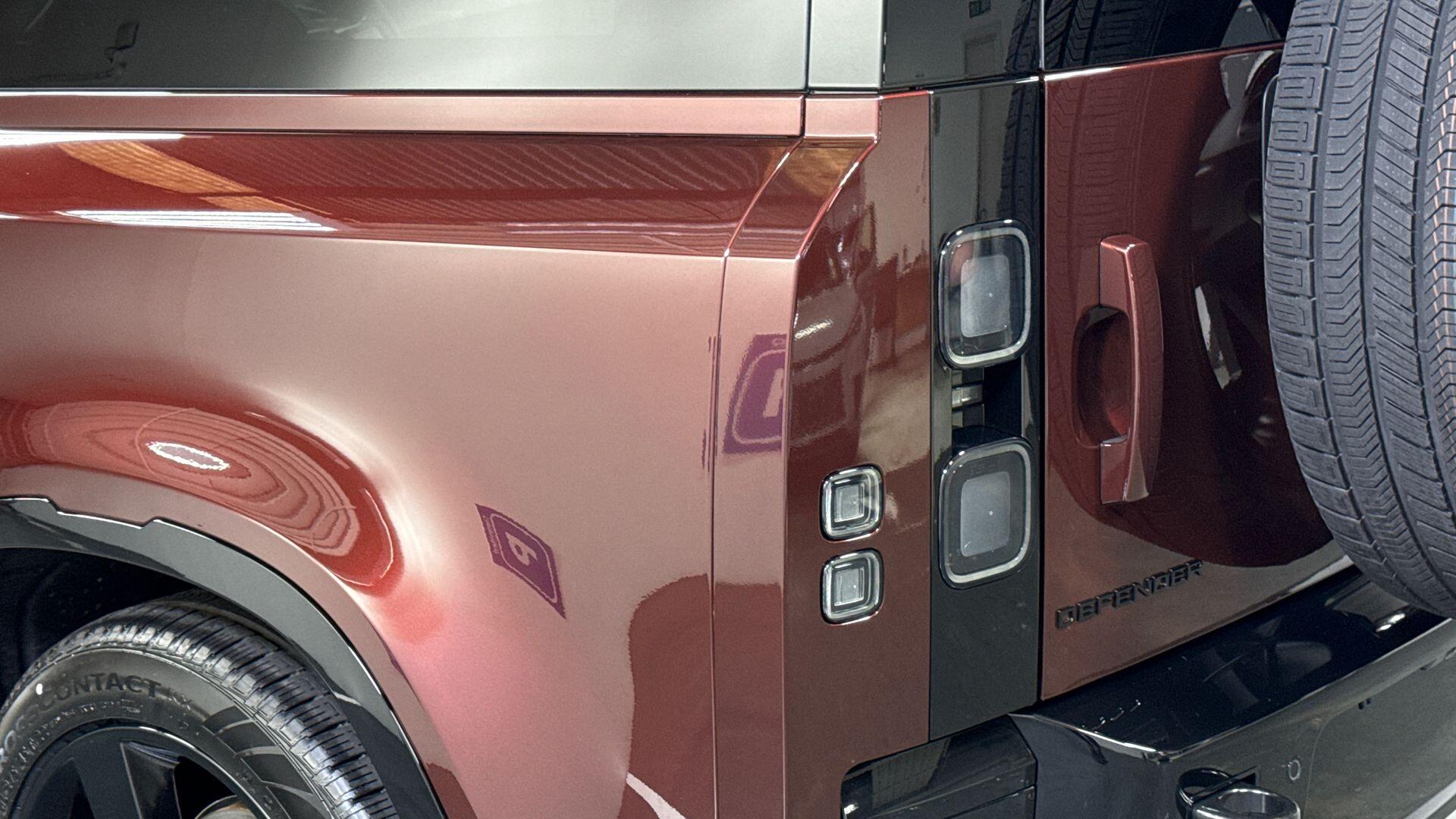 Land Rover Defender view 19