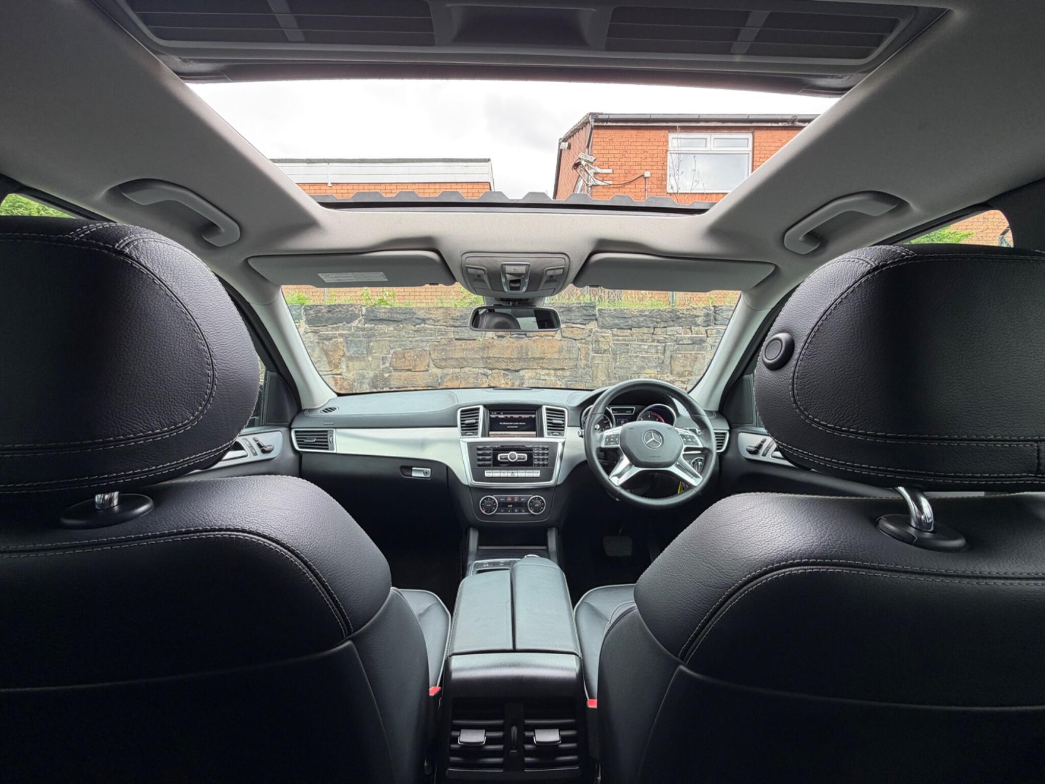 Mercedes-Benz GL view 11