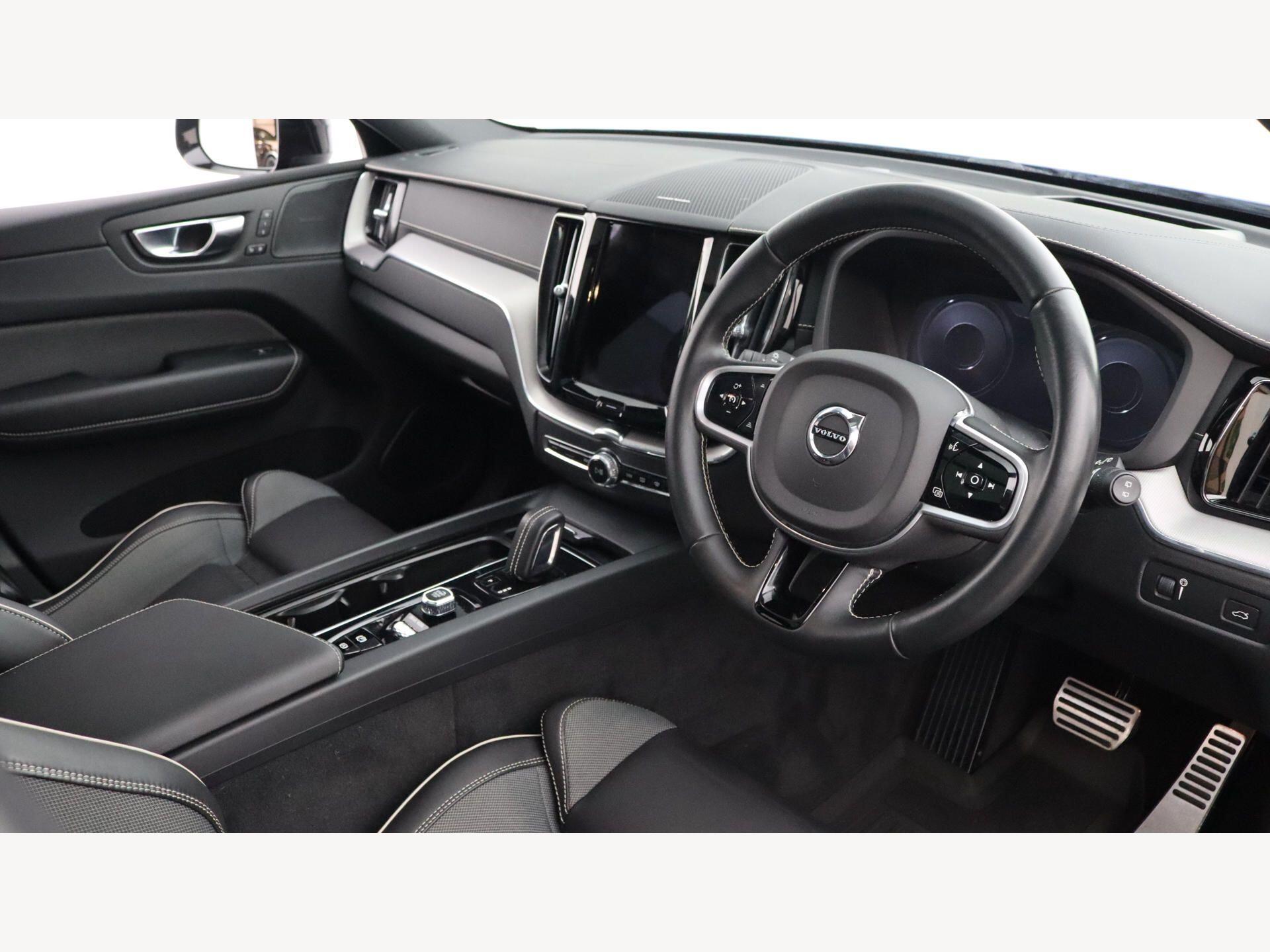 Volvo XC60 view 5