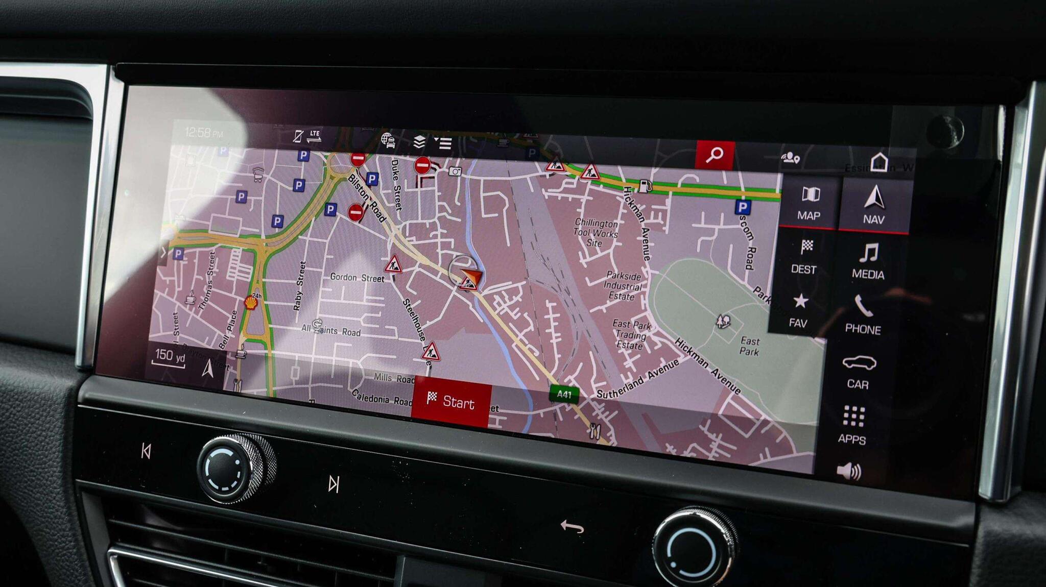 Porsche Macan view 22