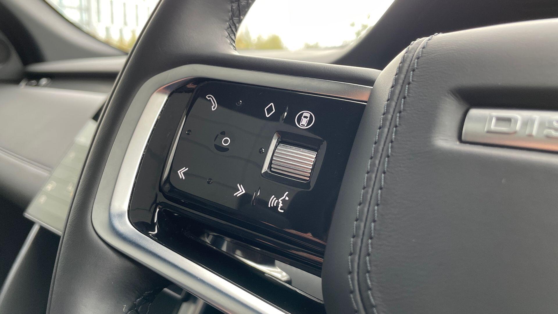 Land Rover Discovery Sport view 44